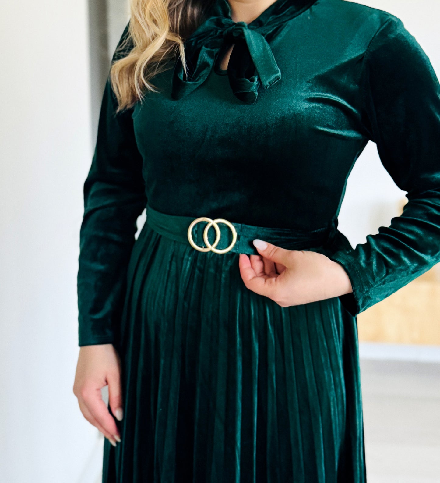 Rochie Lungă din Catifea cu Fustă Plisată și Fundiță la Guler