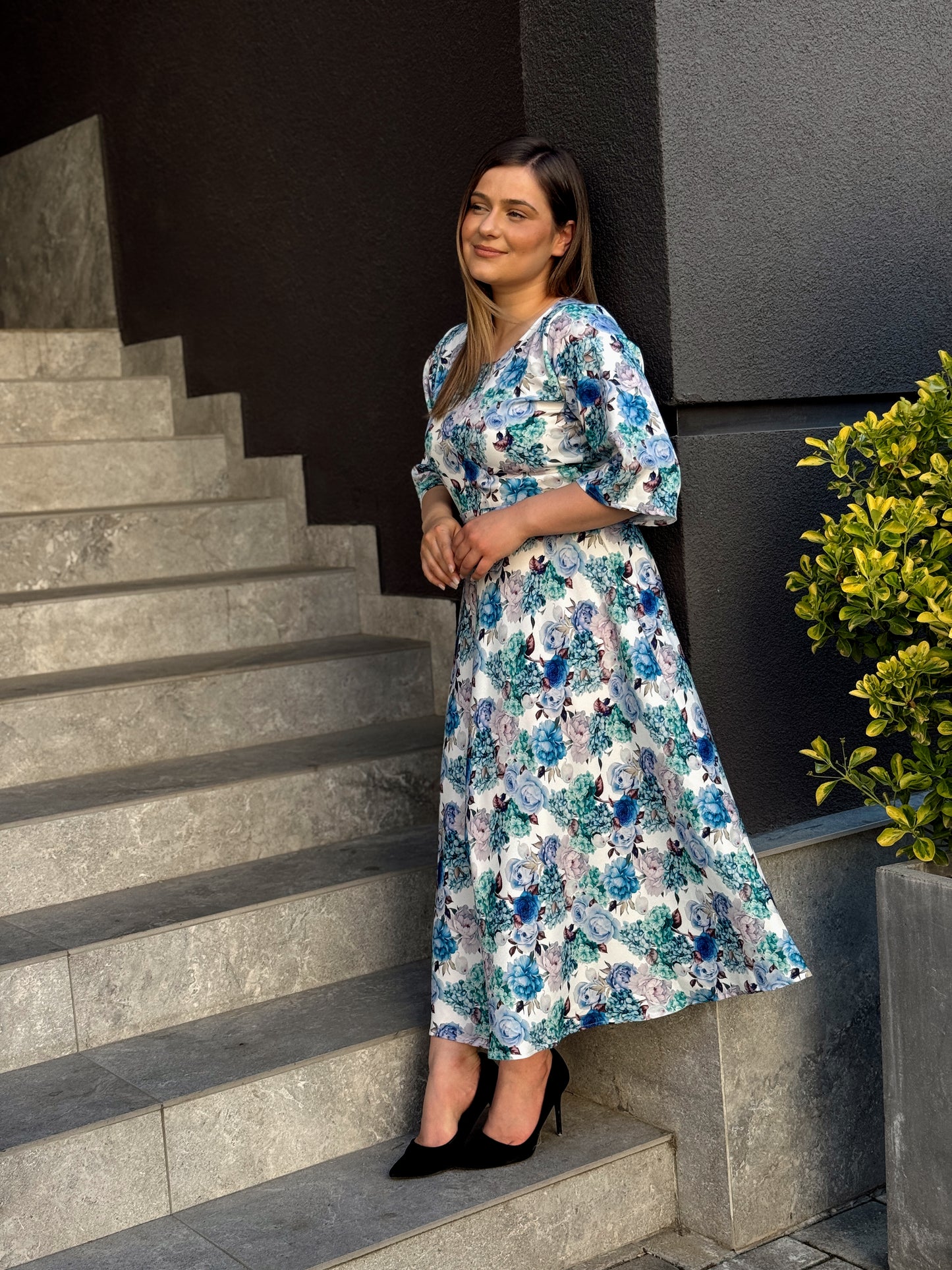 Rochie midi florală din vâscoză cu talie elastică