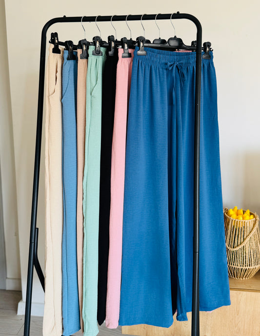 Pantaloni lejeri cu croială wide leg