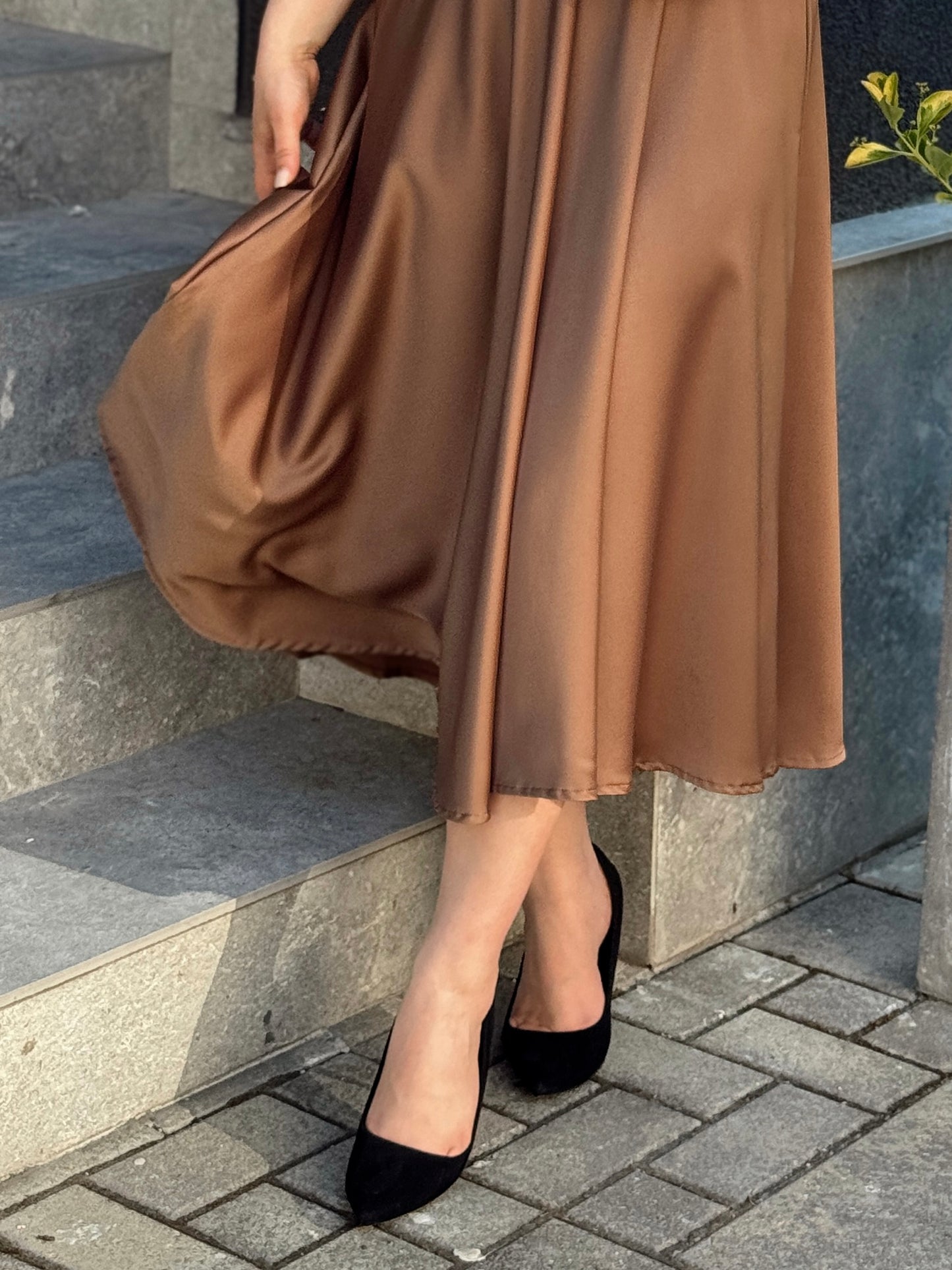 Rochie midi elegantă din tafta maro
