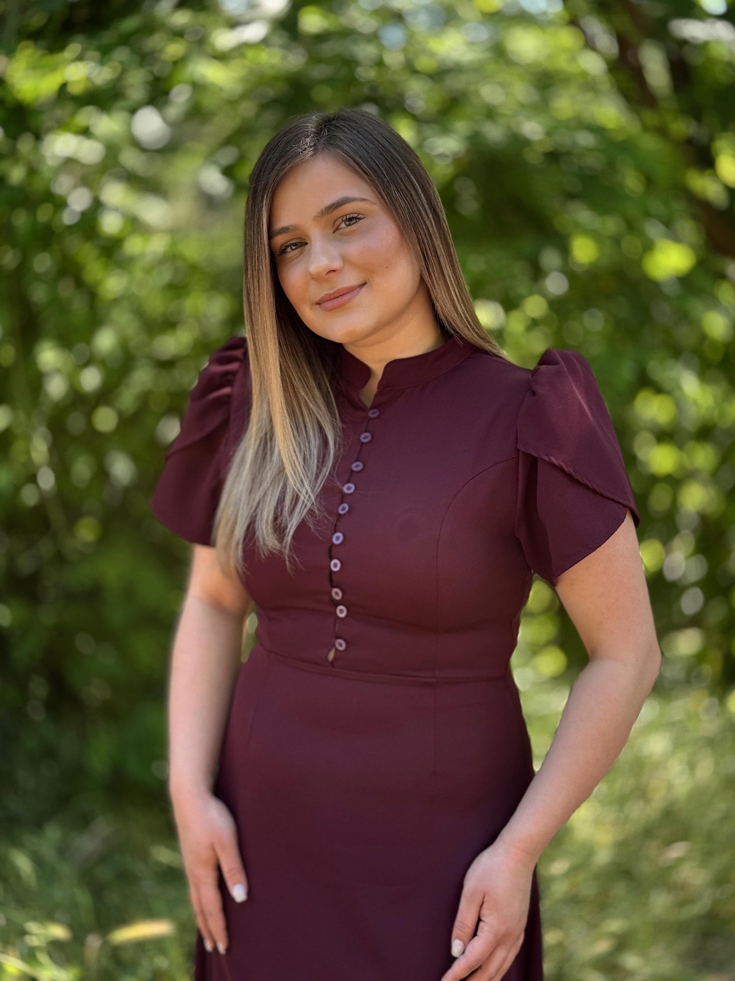 Rochie midi elegantă cu nasturi funcționali