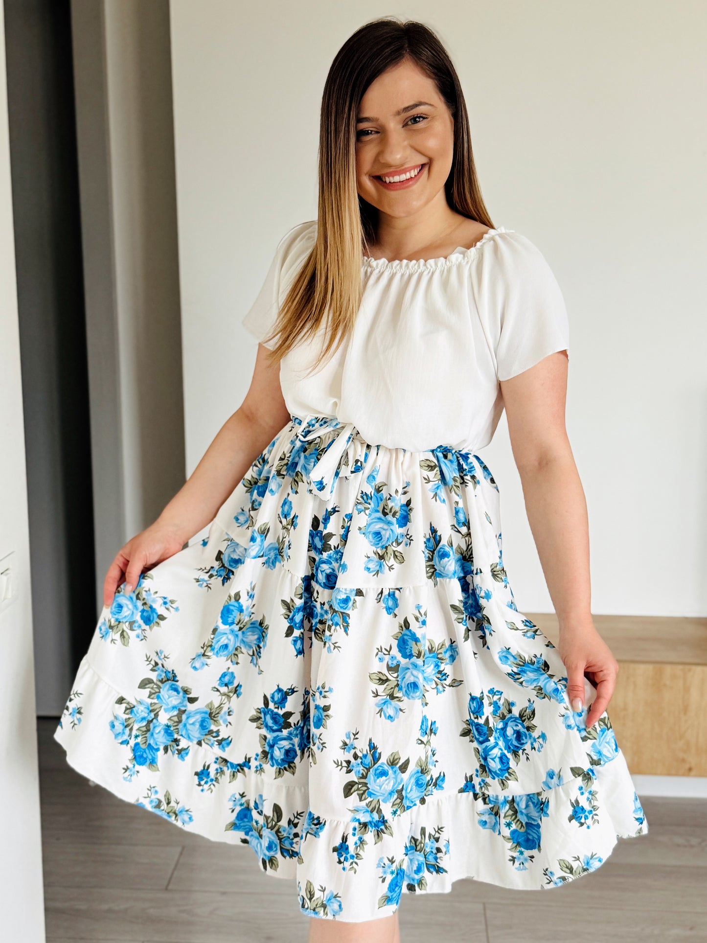 Rochie midi cu imprimeu floral și talie elastică
