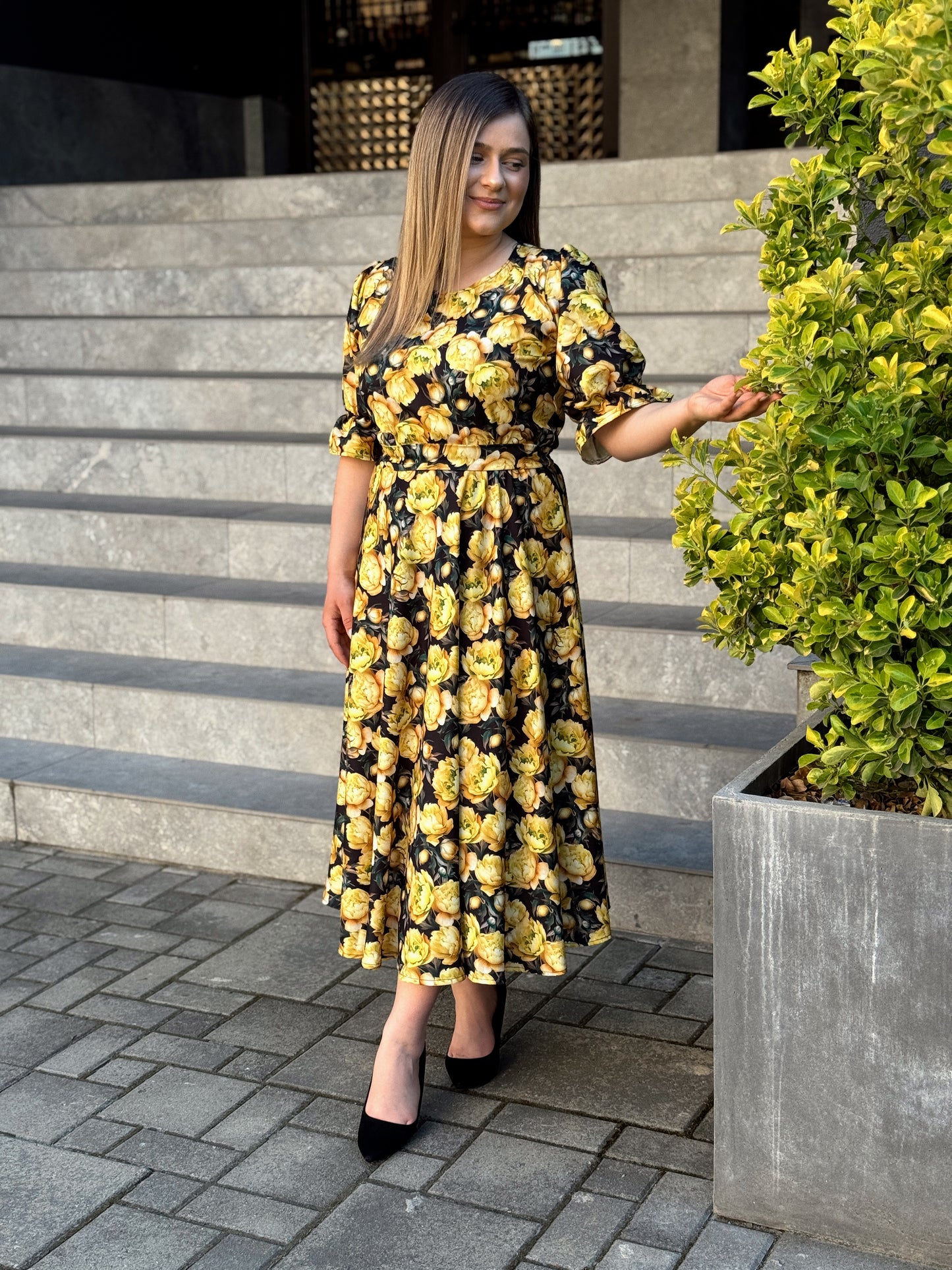 Rochie midi florală din vâscoză cu talie elastică
