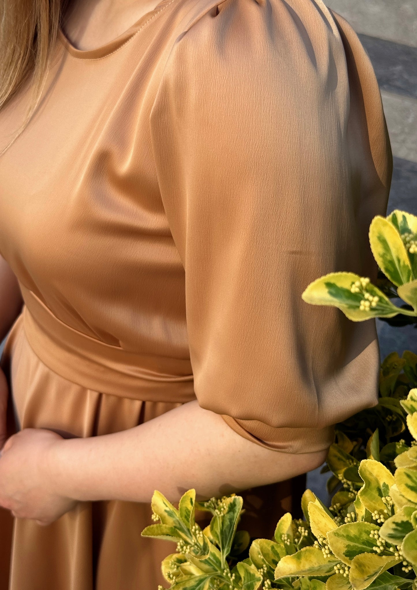 Rochie midi din tafta cu talie accentuată
