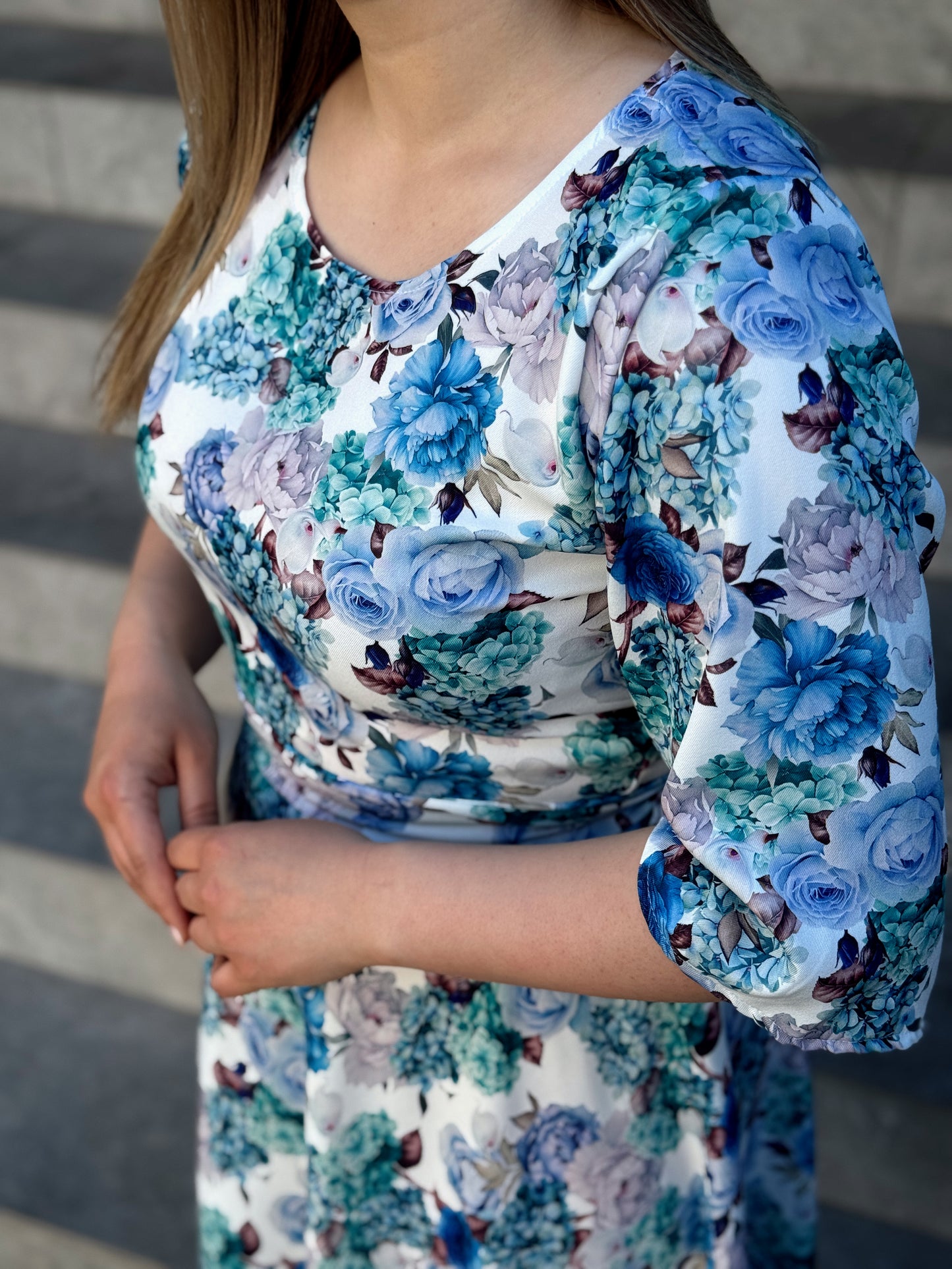 Rochie midi florală din vâscoză cu talie elastică