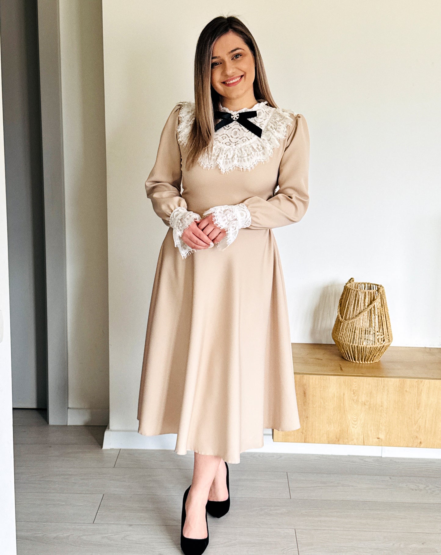Rochie Midi Bej din Stofă Barbi cu Dantelă