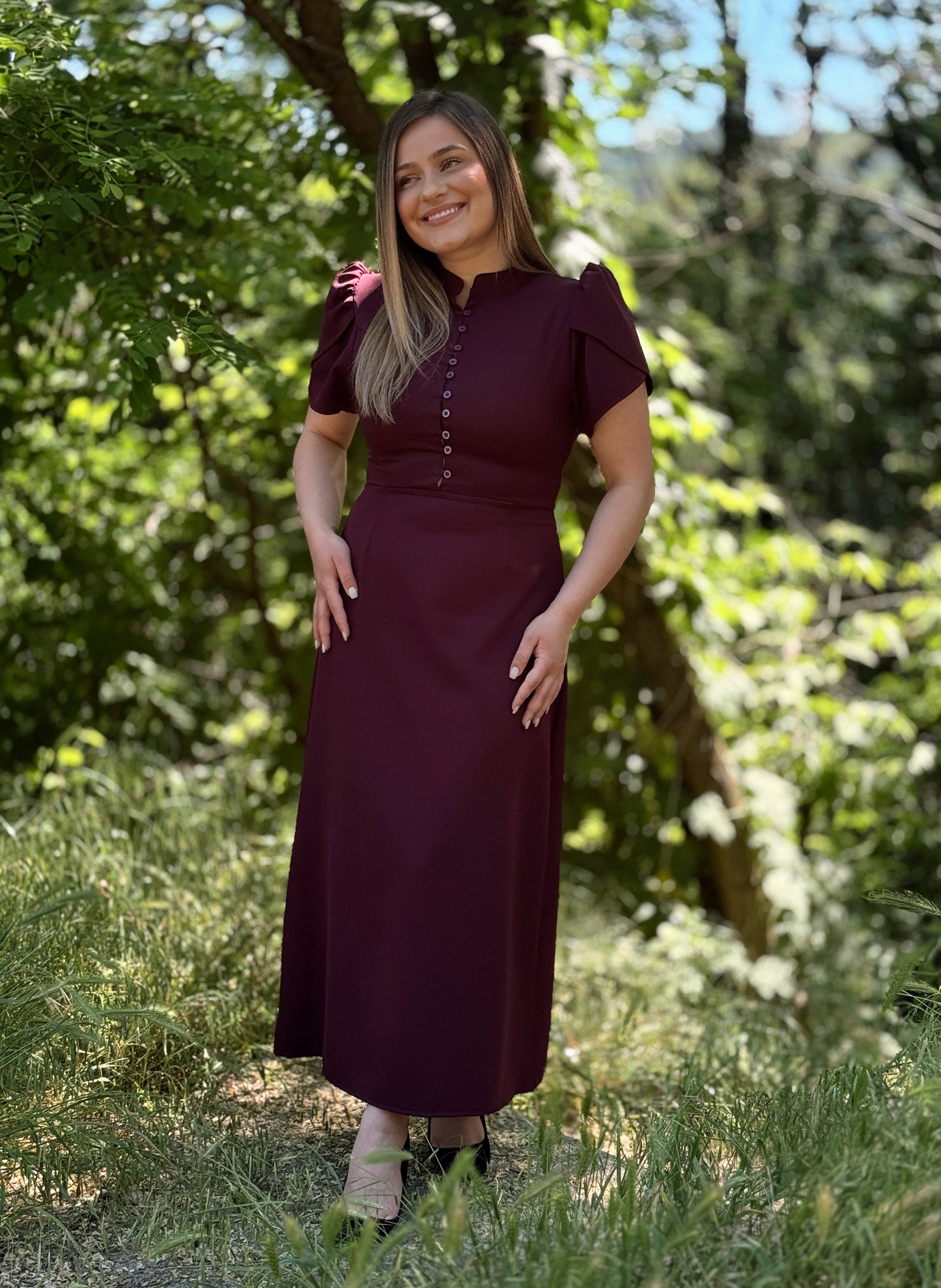 Rochie midi elegantă cu nasturi funcționali