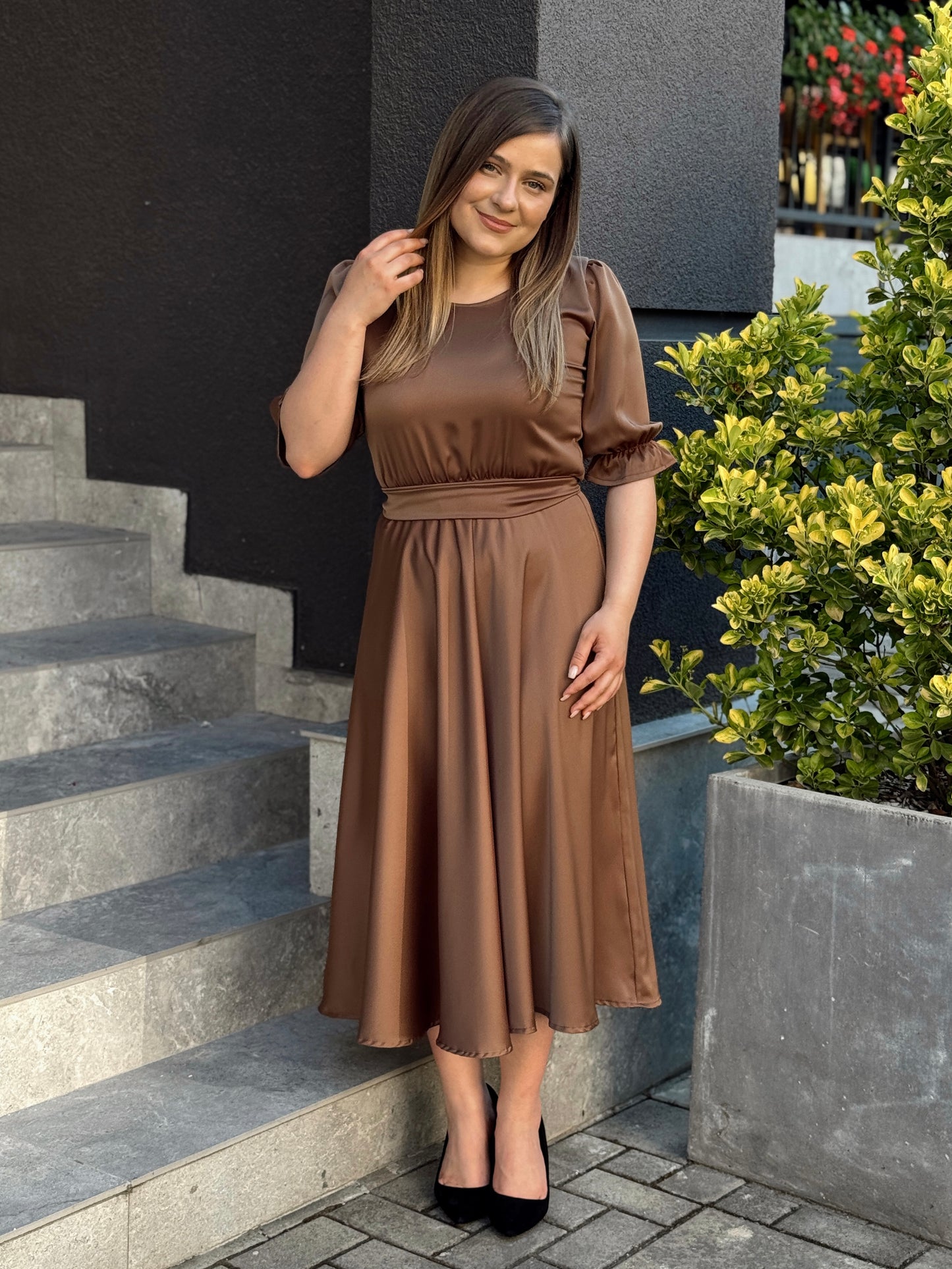 Rochie midi elegantă din tafta maro