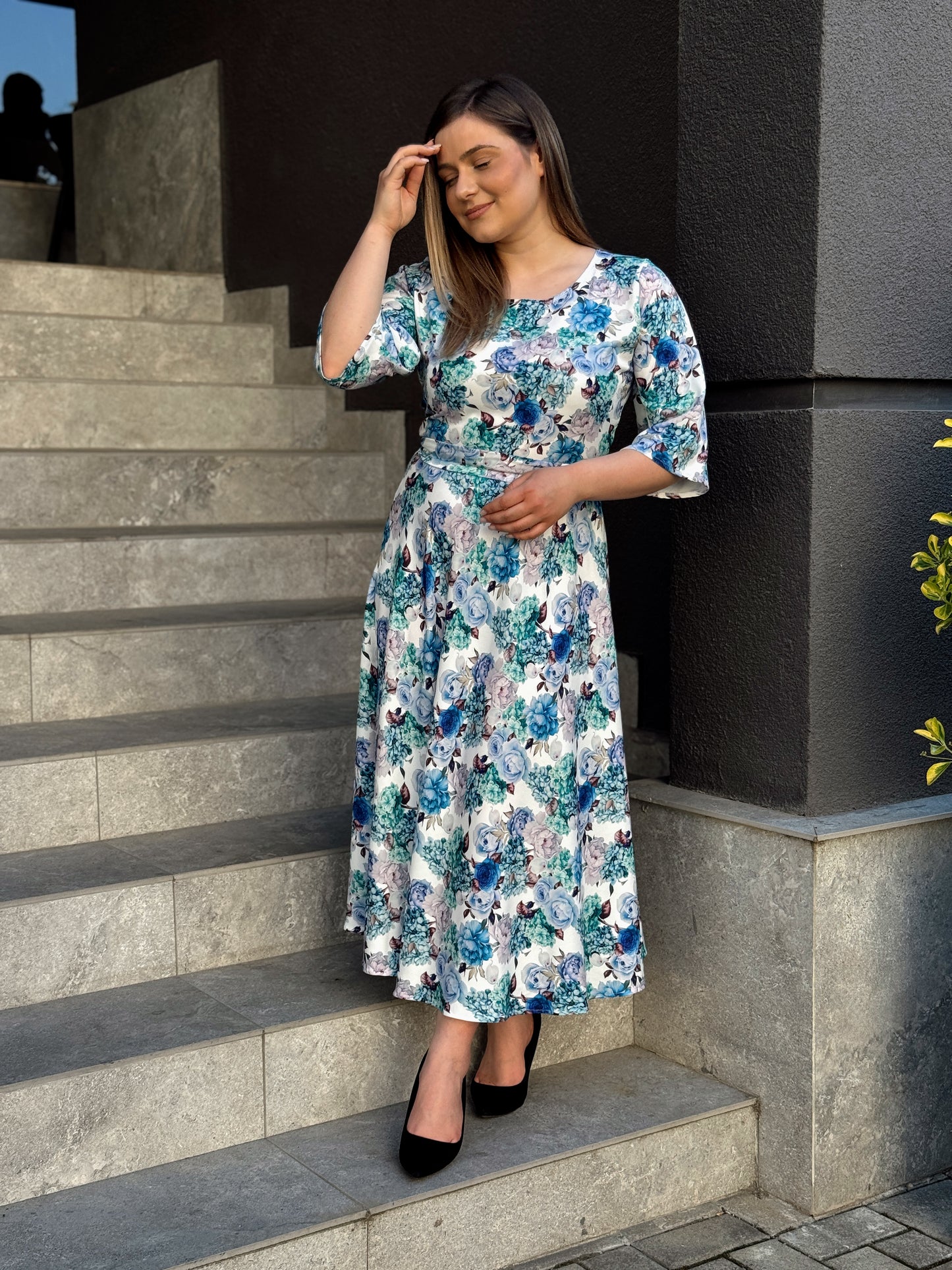 Rochie midi florală din vâscoză cu talie elastică