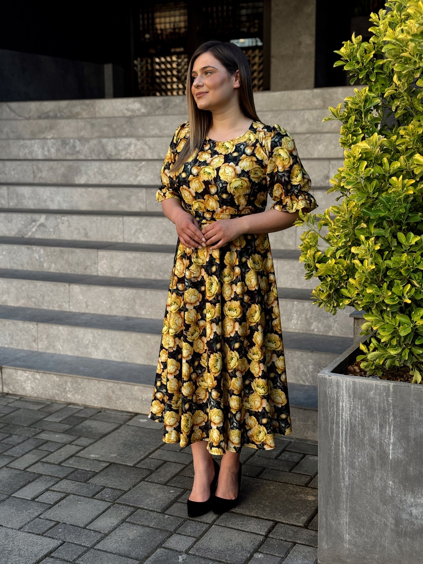 Rochie midi florală din vâscoză cu talie elastică