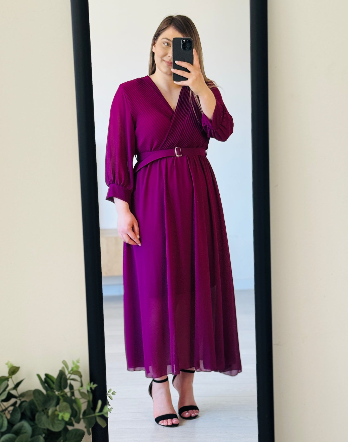 Rochie midi elegantă cu pliuri și curea în talie