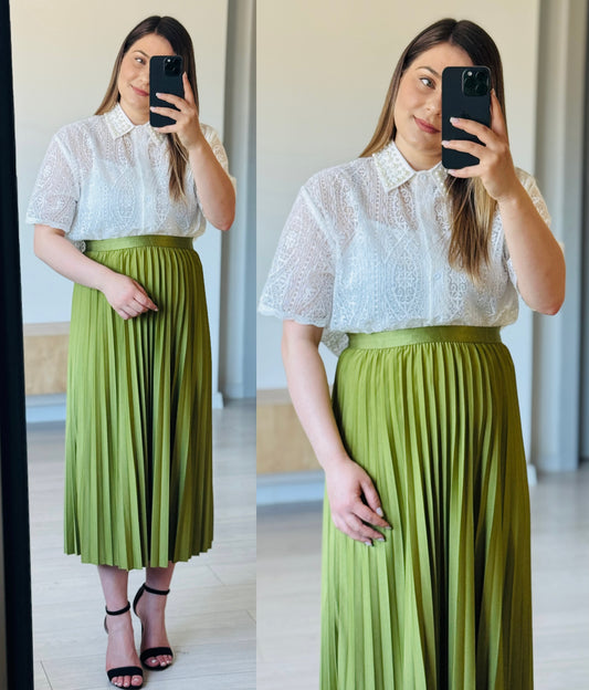 Set fustă plisată și cămașă din dantelă