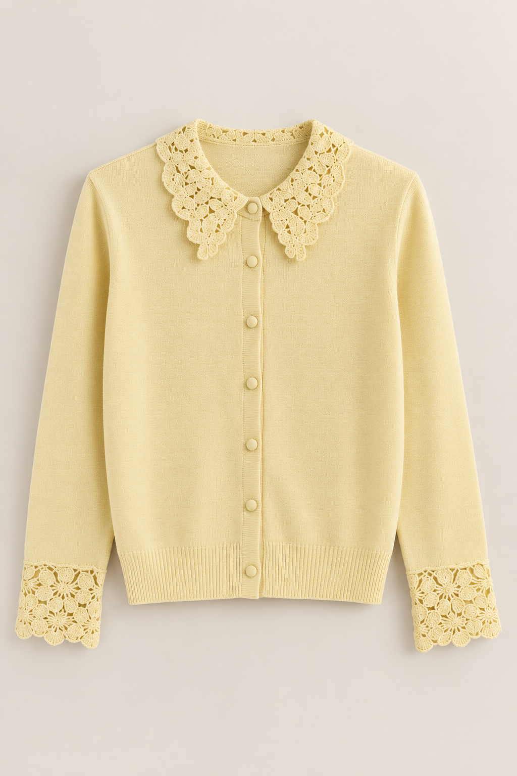 Cardigan tricot cu dantelă și nasturi perlați