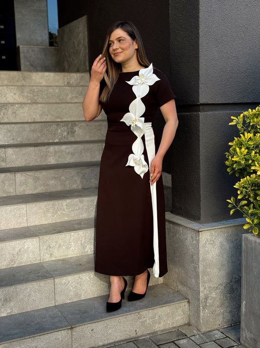 Rochie midi elegantă cu aplicații florale 3D