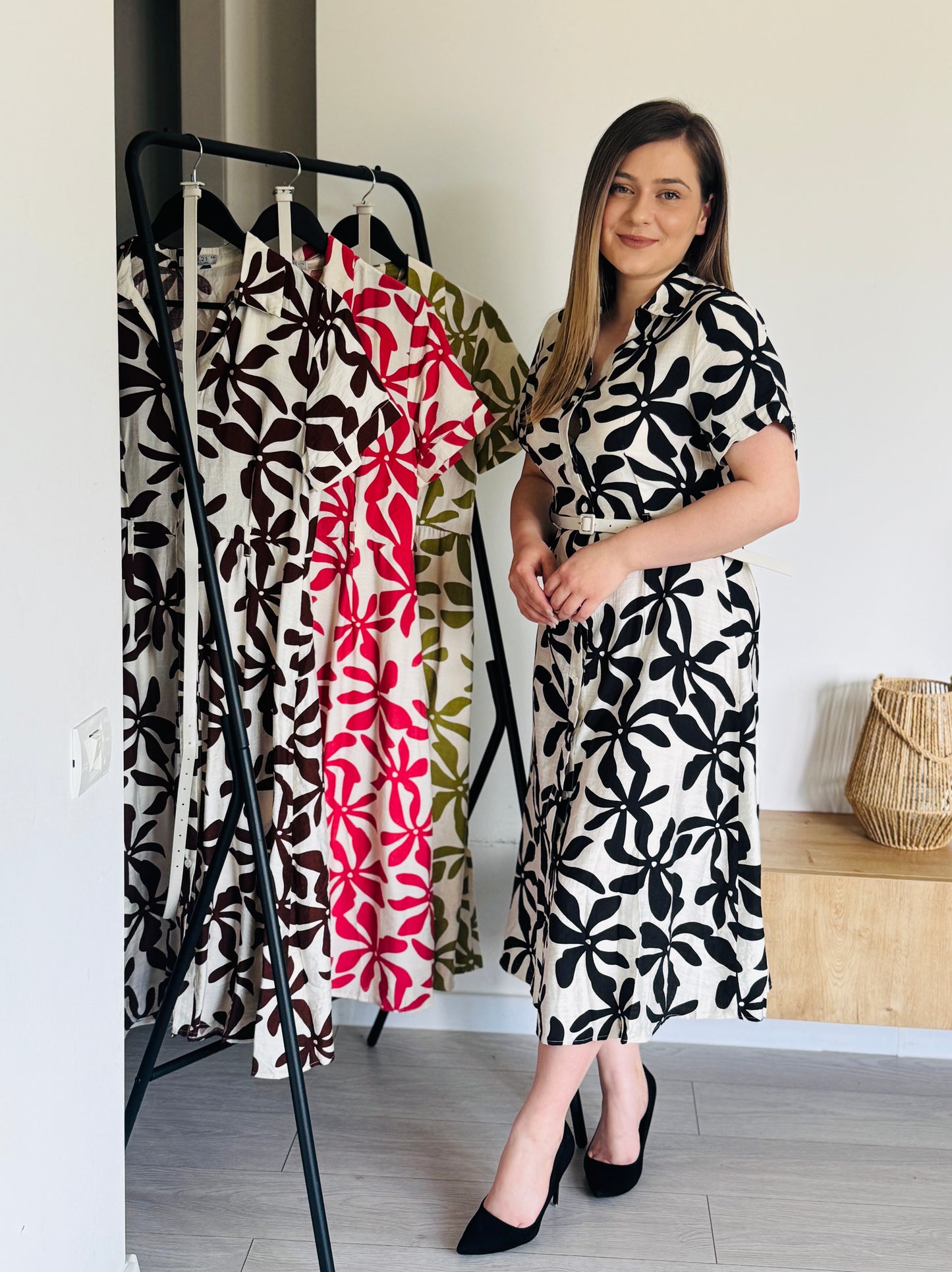 Rochie midi cu imprimeu floral și curea în talie