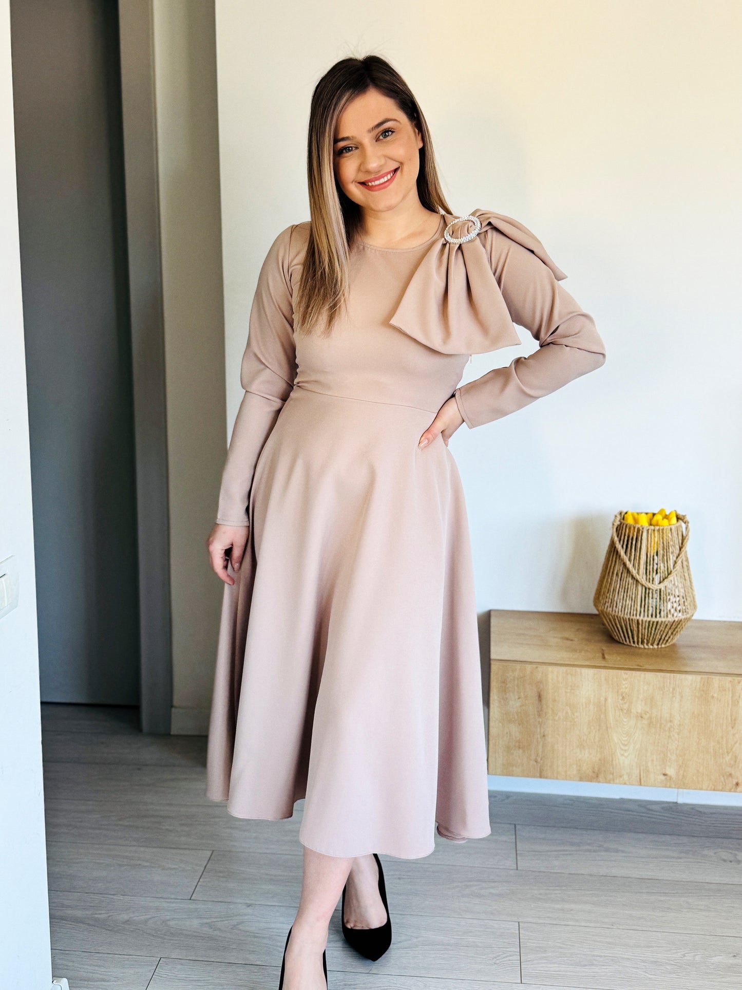 Rochie elegantă din stofă barbi cu fundă decorativă