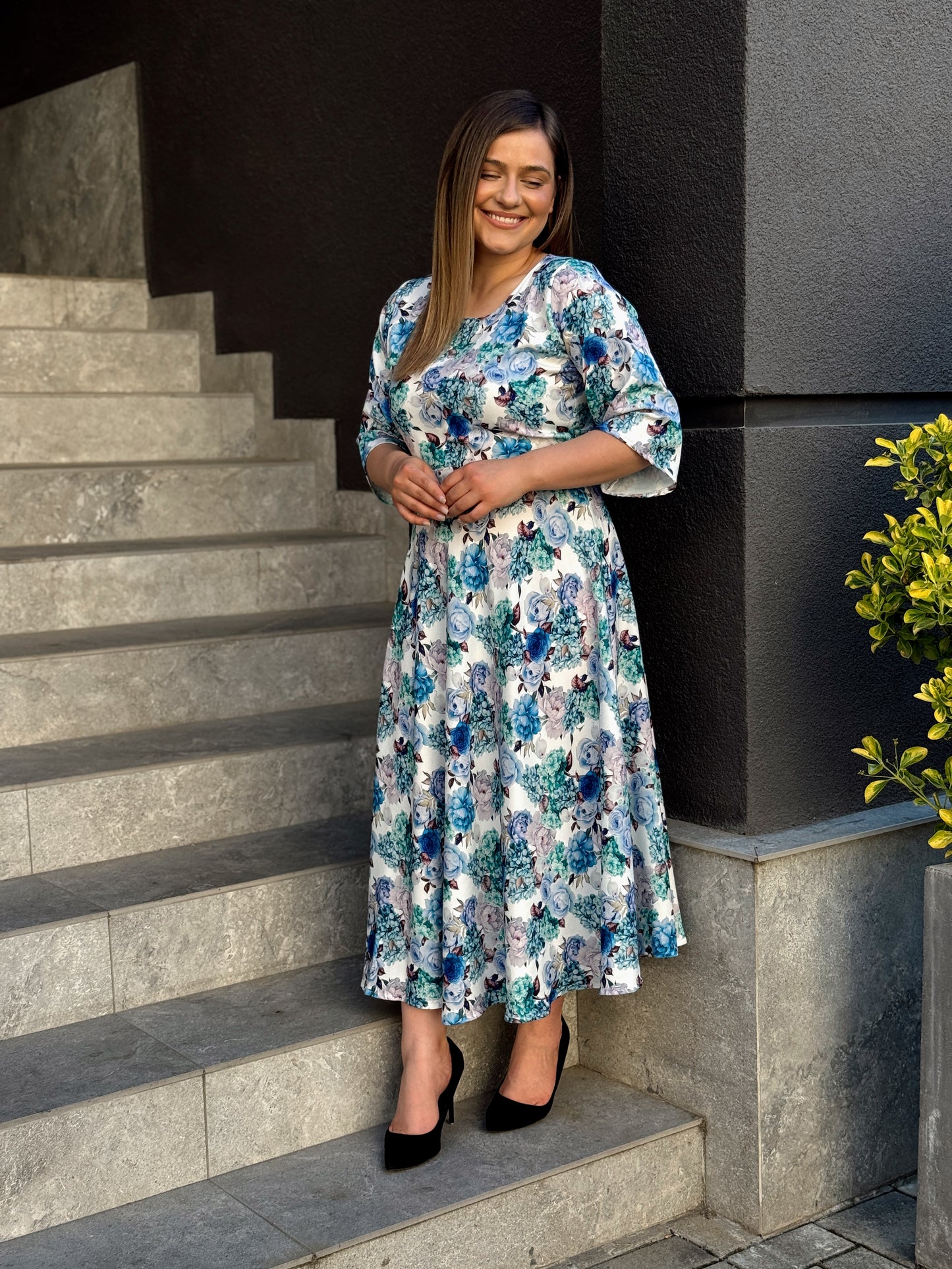 Rochie midi florală din vâscoză cu talie elastică