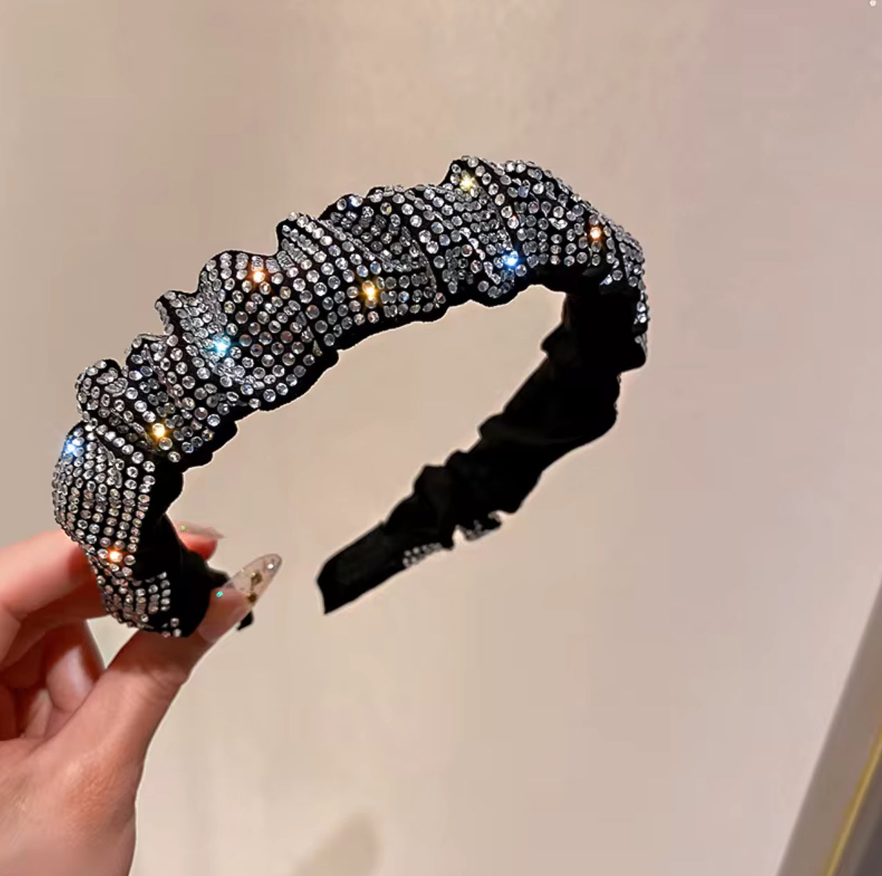 Cordeluță tip turban cu pietre strălucitoare – Glam & Elegant