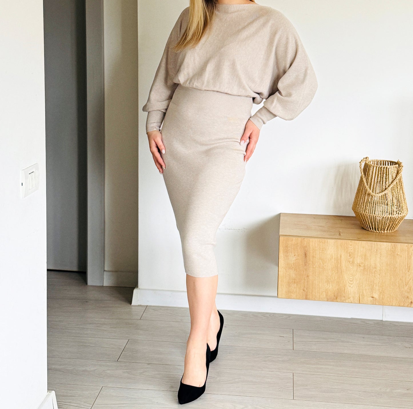 Rochie Tricotată Midi – Croi Elegant, Talie Elastică