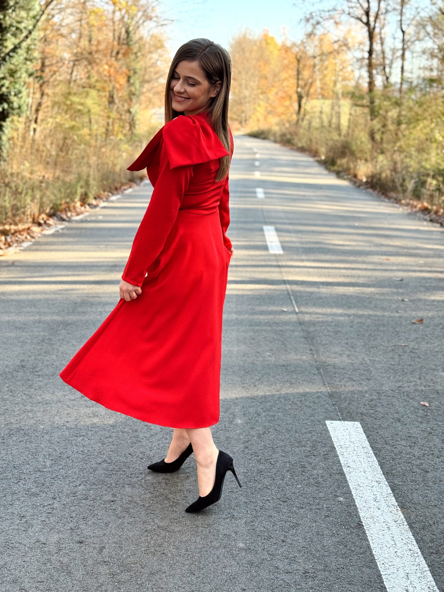 Rochie Midi Elegantă din Stofă Barbi cu Detaliu Tip Fundă