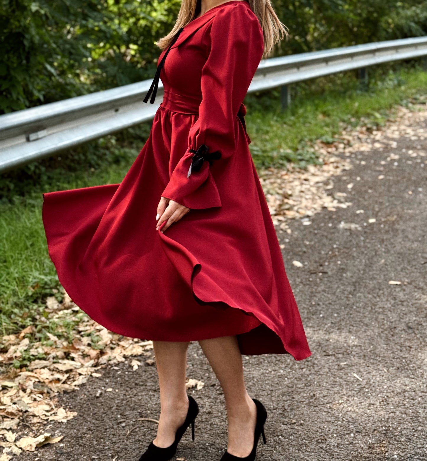 Rochie midi burgundy cu detalii din catifea neagră