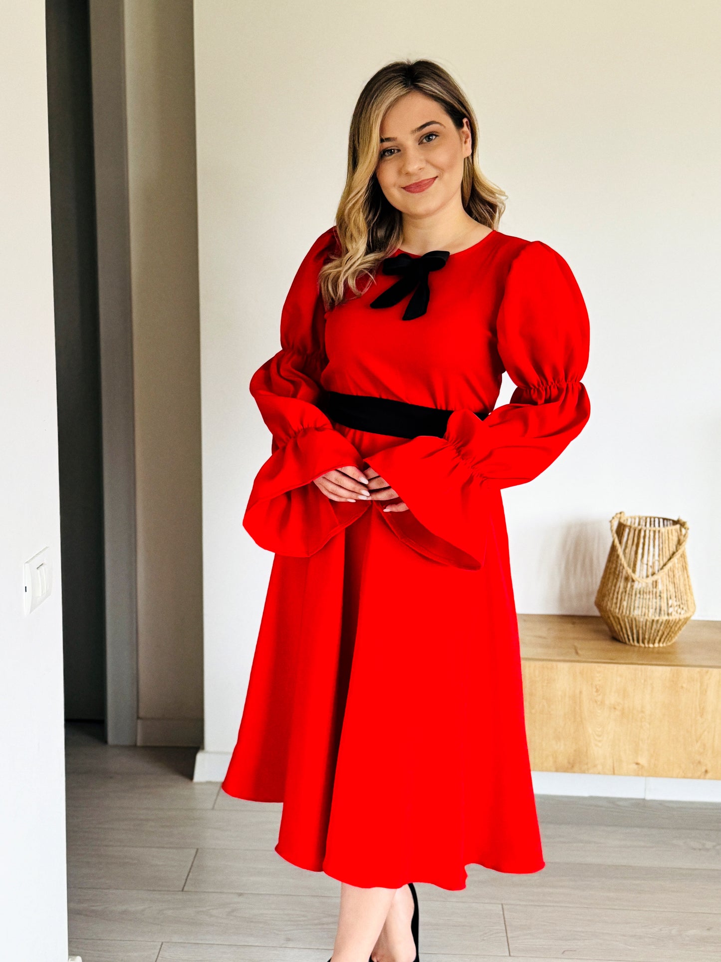 Rochie Midi din Stofă Barbi cu Mâneci Ample și Fundiță din Catifea