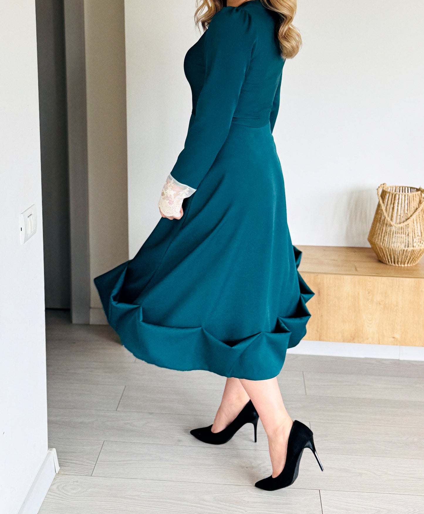 Rochie Midi Emerald cu Mâneci din Dantelă