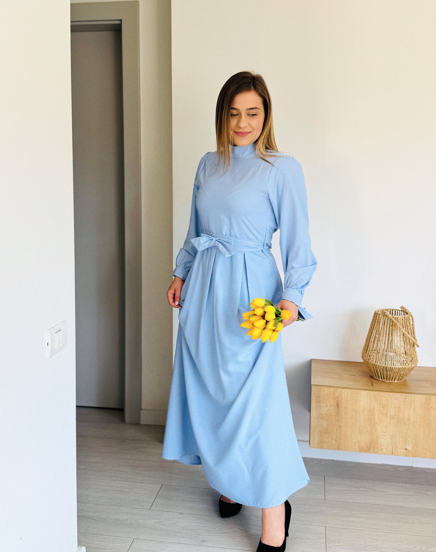 Rochie lungă bleu cu cordon și mâneci lungi