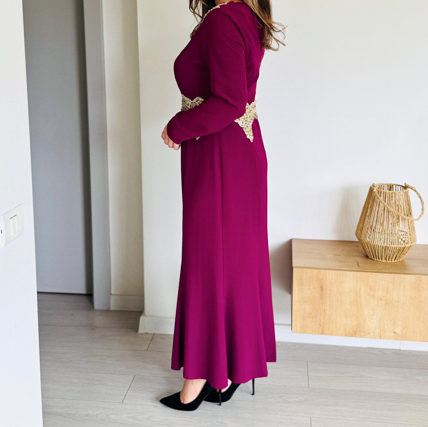 Rochie midi mov cu broderie aurie