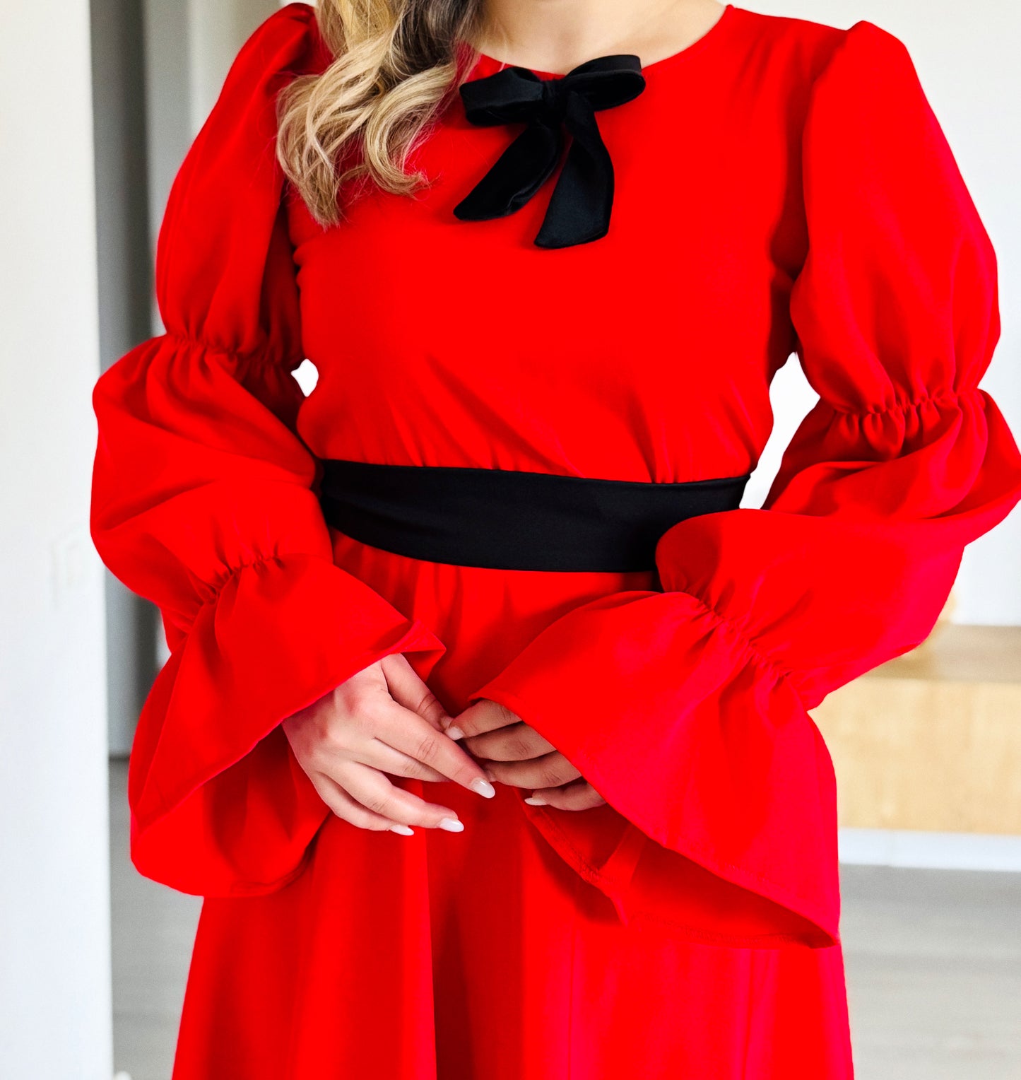 Rochie Midi din Stofă Barbi cu Mâneci Ample și Fundiță din Catifea