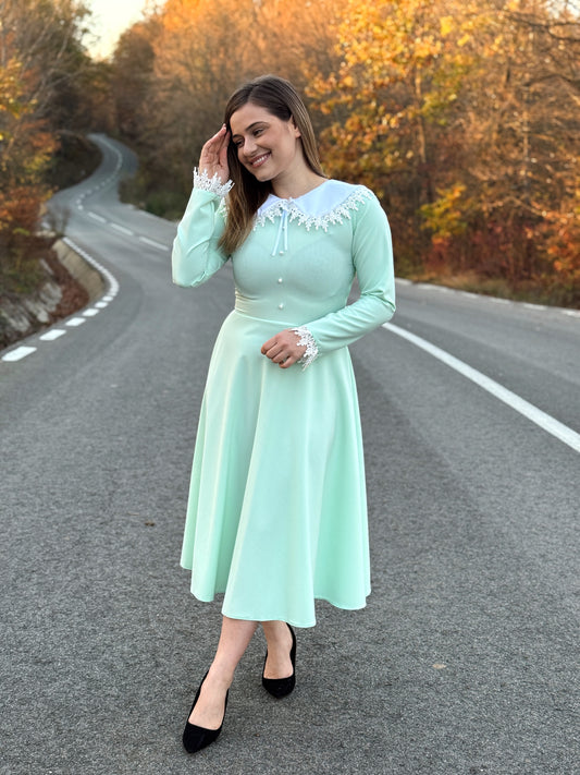 Rochie Midi din Stofă cu Guler și Manșete din Dantelă