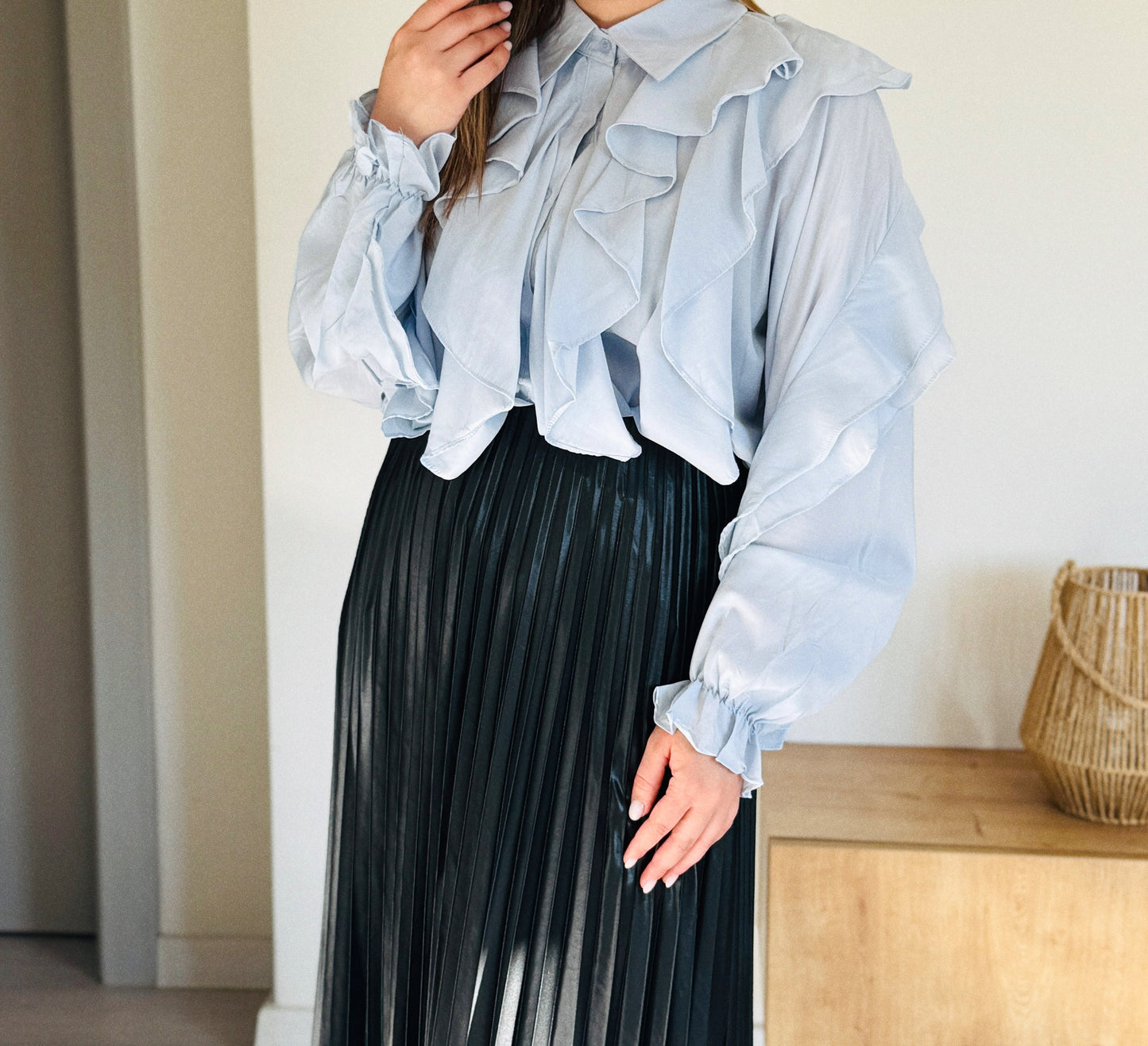 Bluză cu volane ample și mâneci bufante