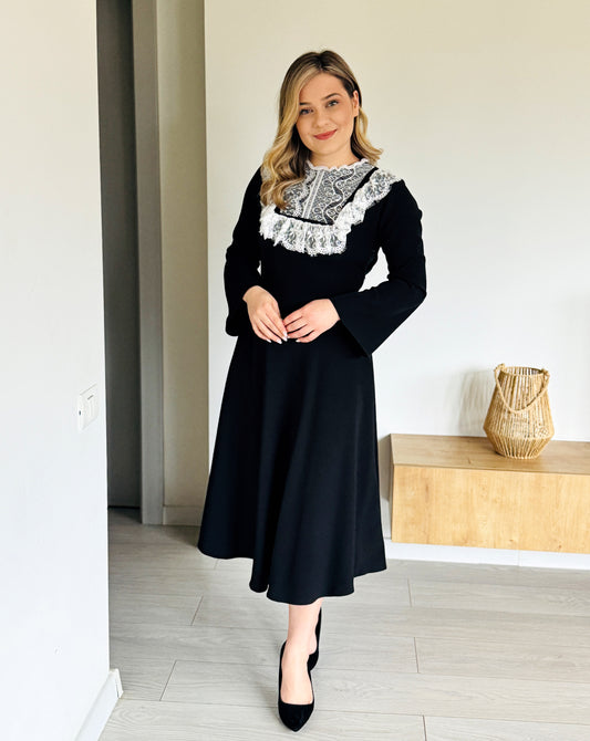 Rochie Midi Neagră din Stofă Barbi cu Dantelă Albă