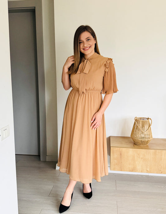 Rochie midi cu detalii plisate și fundă la gât