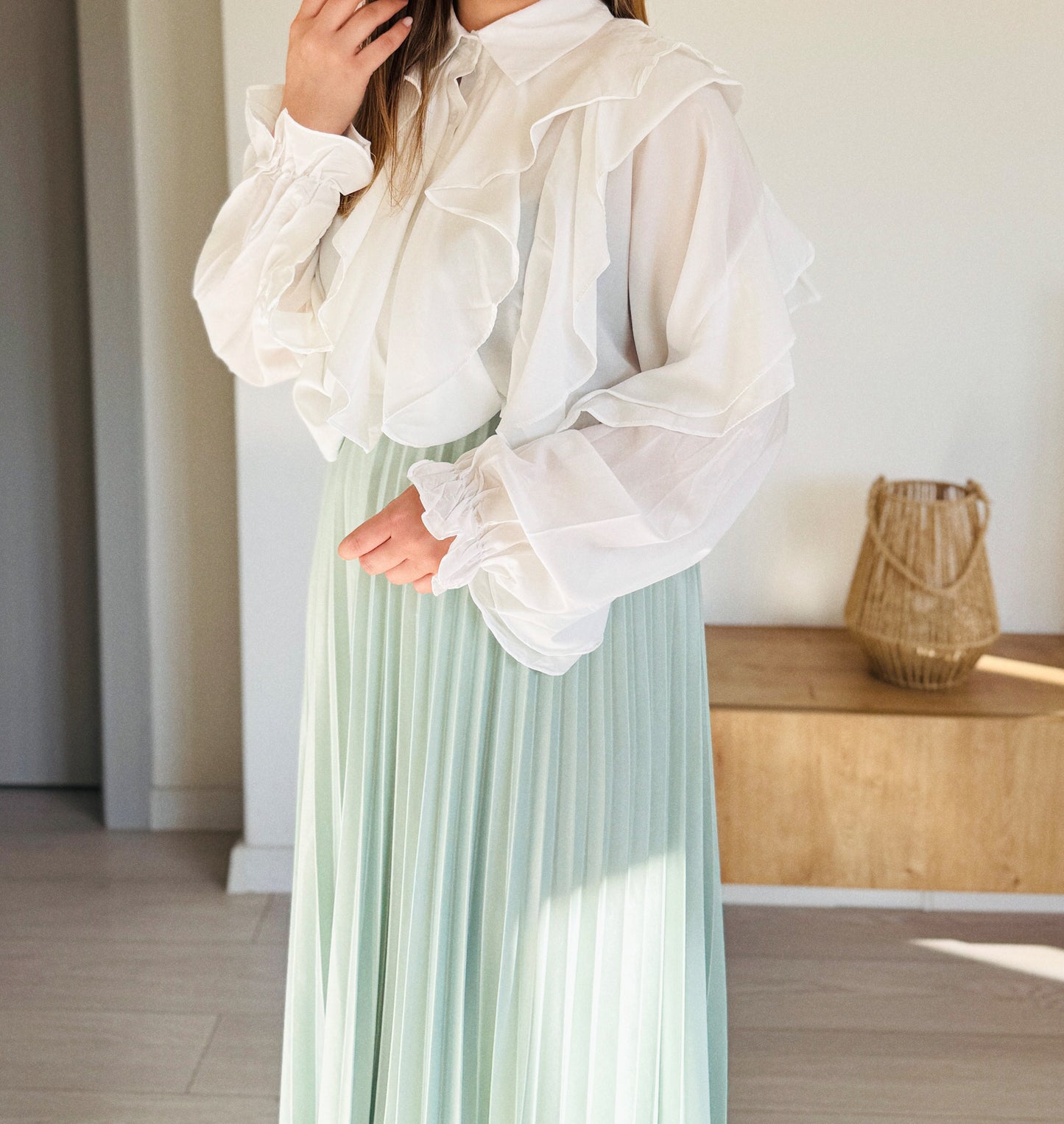 Bluză cu volane ample și mâneci bufante