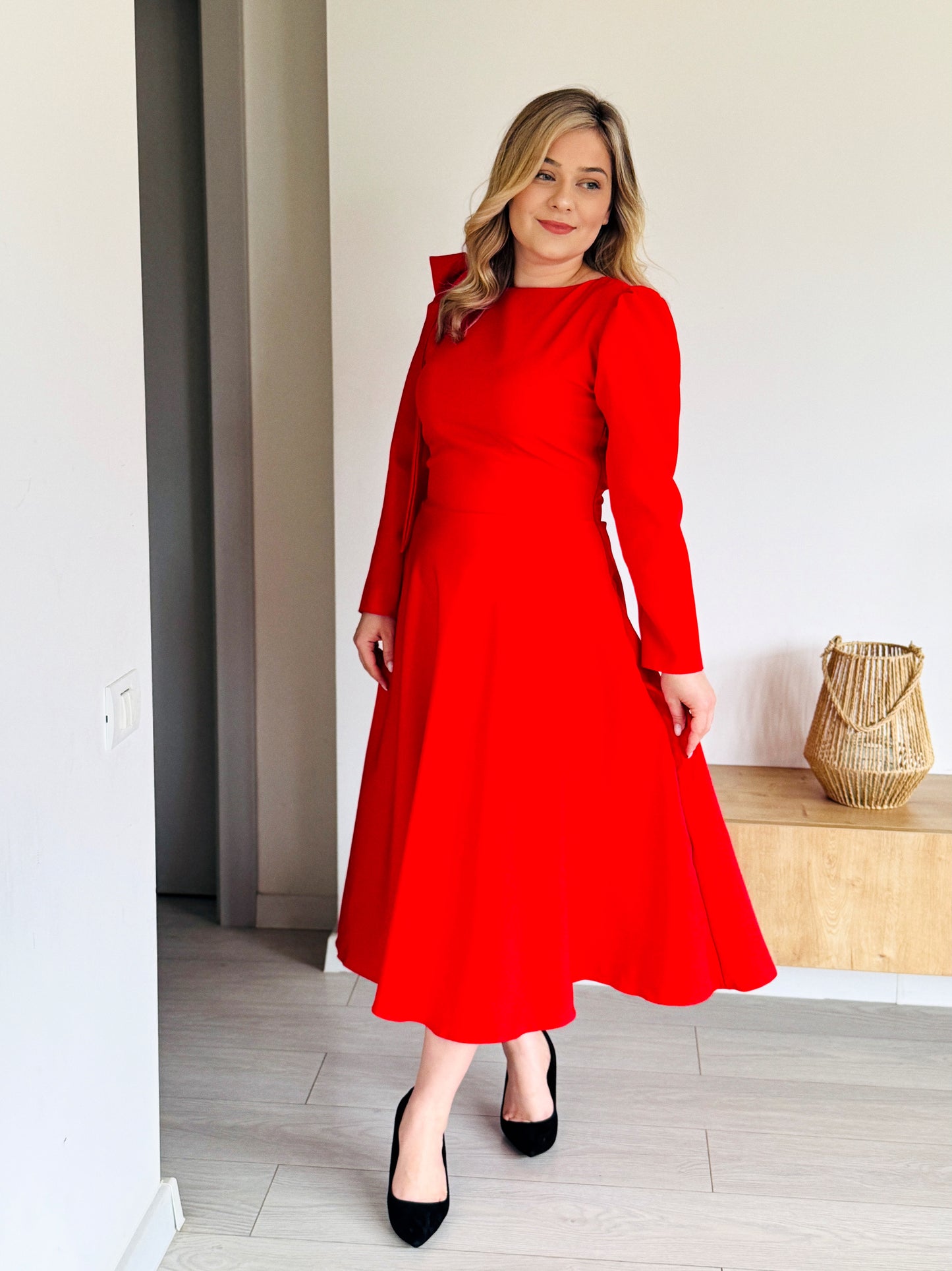 Rochie Midi Roșie din Stofă Barbi cu Detaliu Fundiță pe Umăr