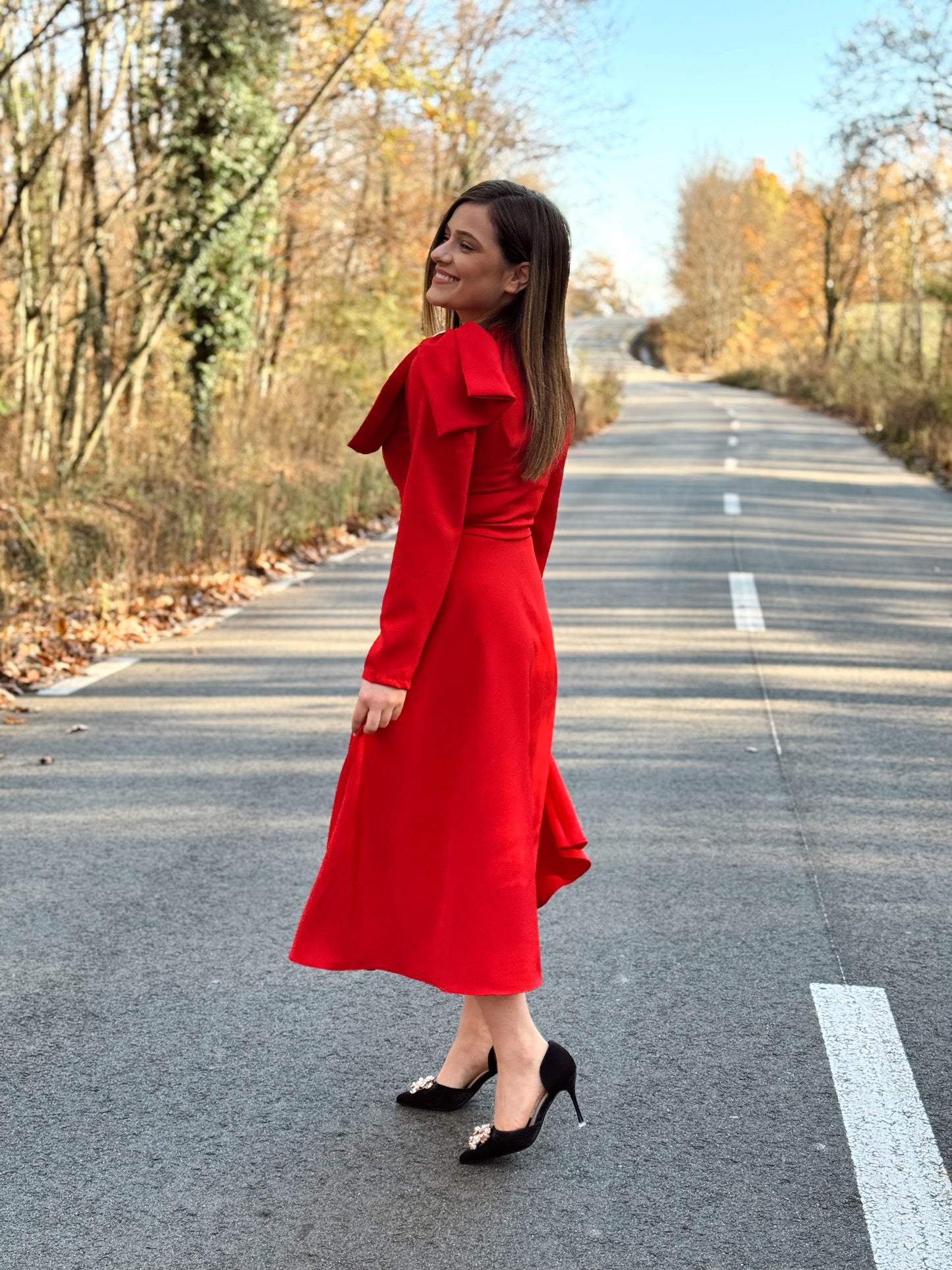 Rochie Midi Elegantă din Stofă Barbi cu Detaliu Tip Fundă