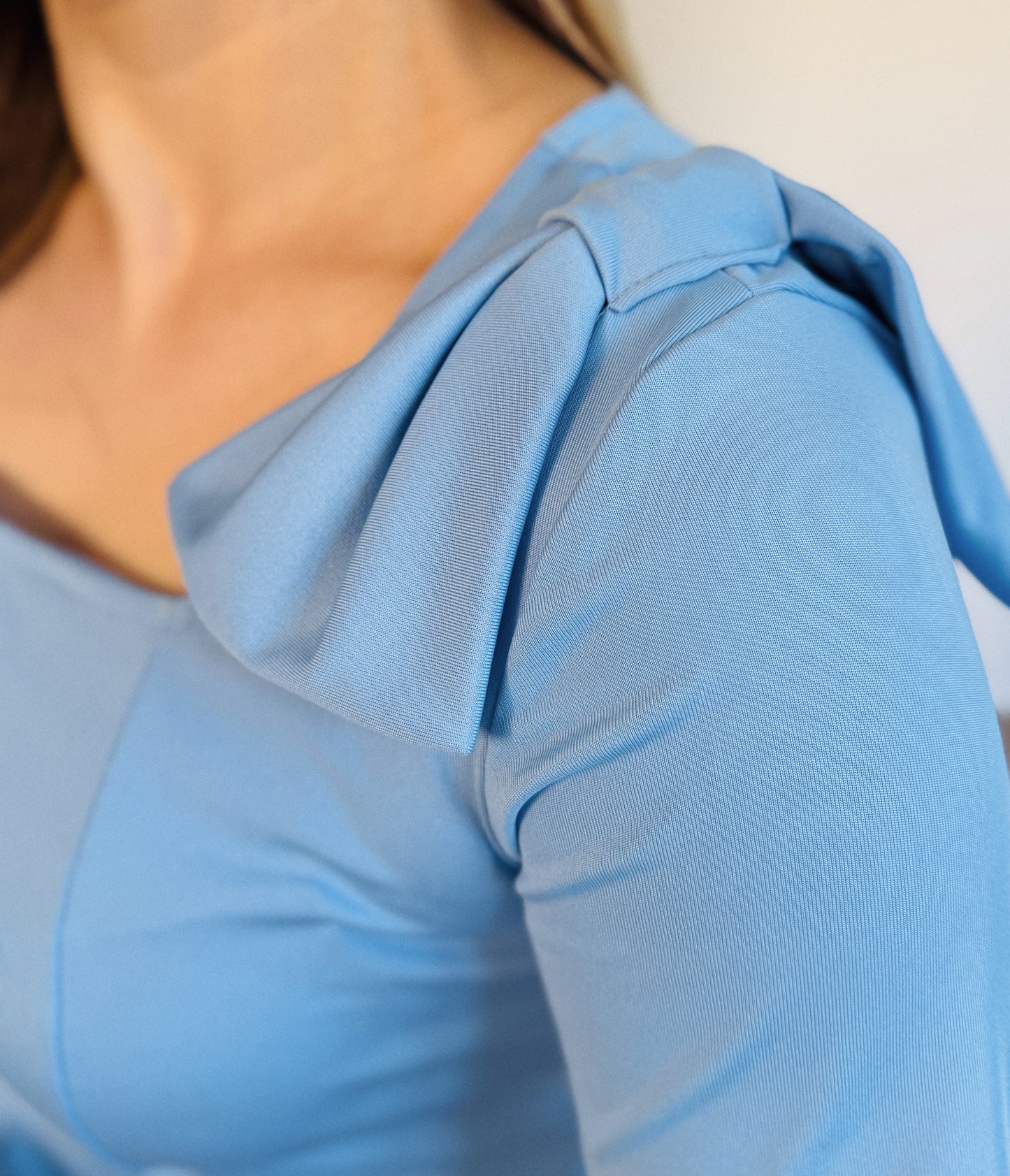 Rochie midi cu detaliu fundă – Albastru ciel