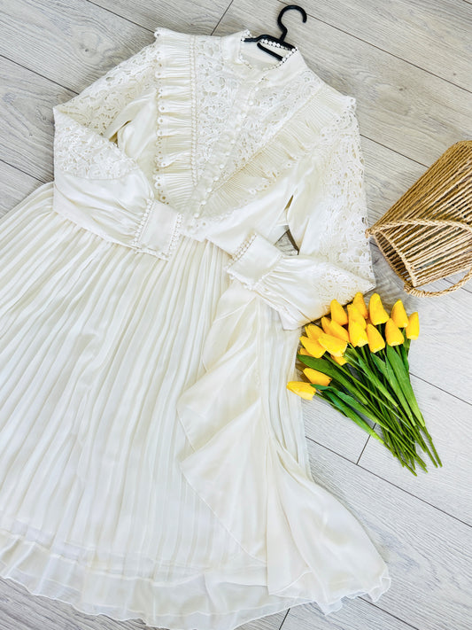 Rochie midi ivory cu dantelă și pliuri elegante