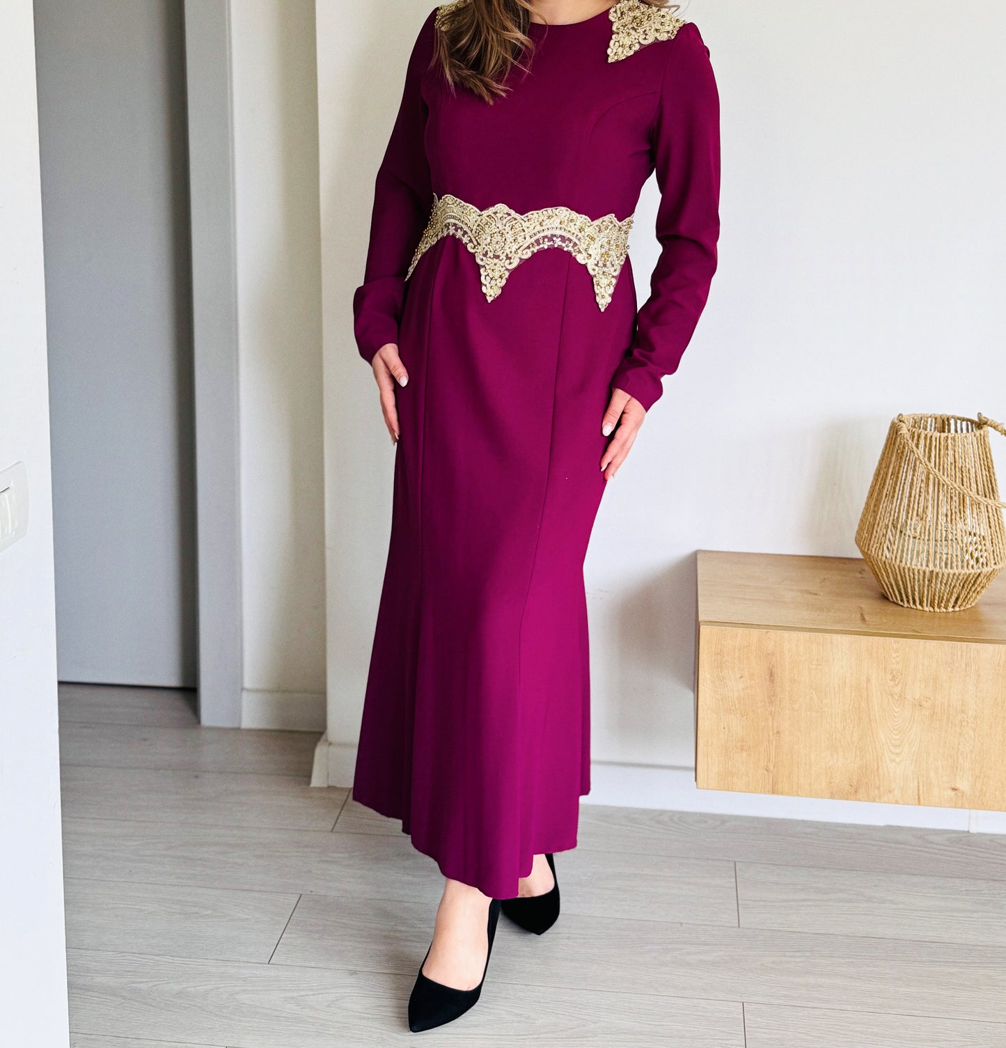 Rochie midi mov cu broderie aurie