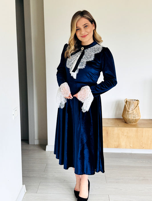 Rochie Midi din Catifea Bleumarin cu Detalii din Dantelă