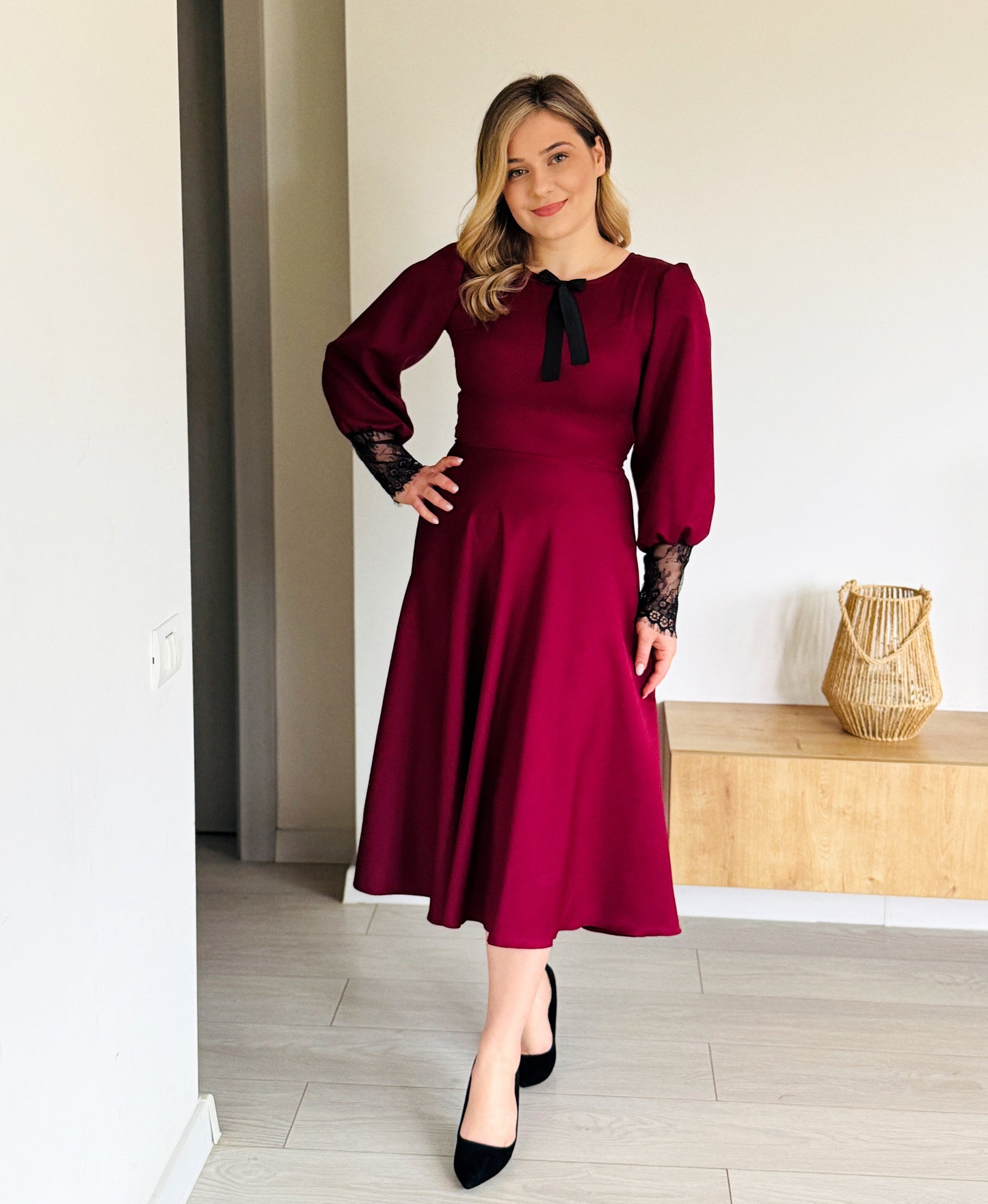 Rochie Midi din Stofă Barbi cu Fundiță și Manșete din Dantelă