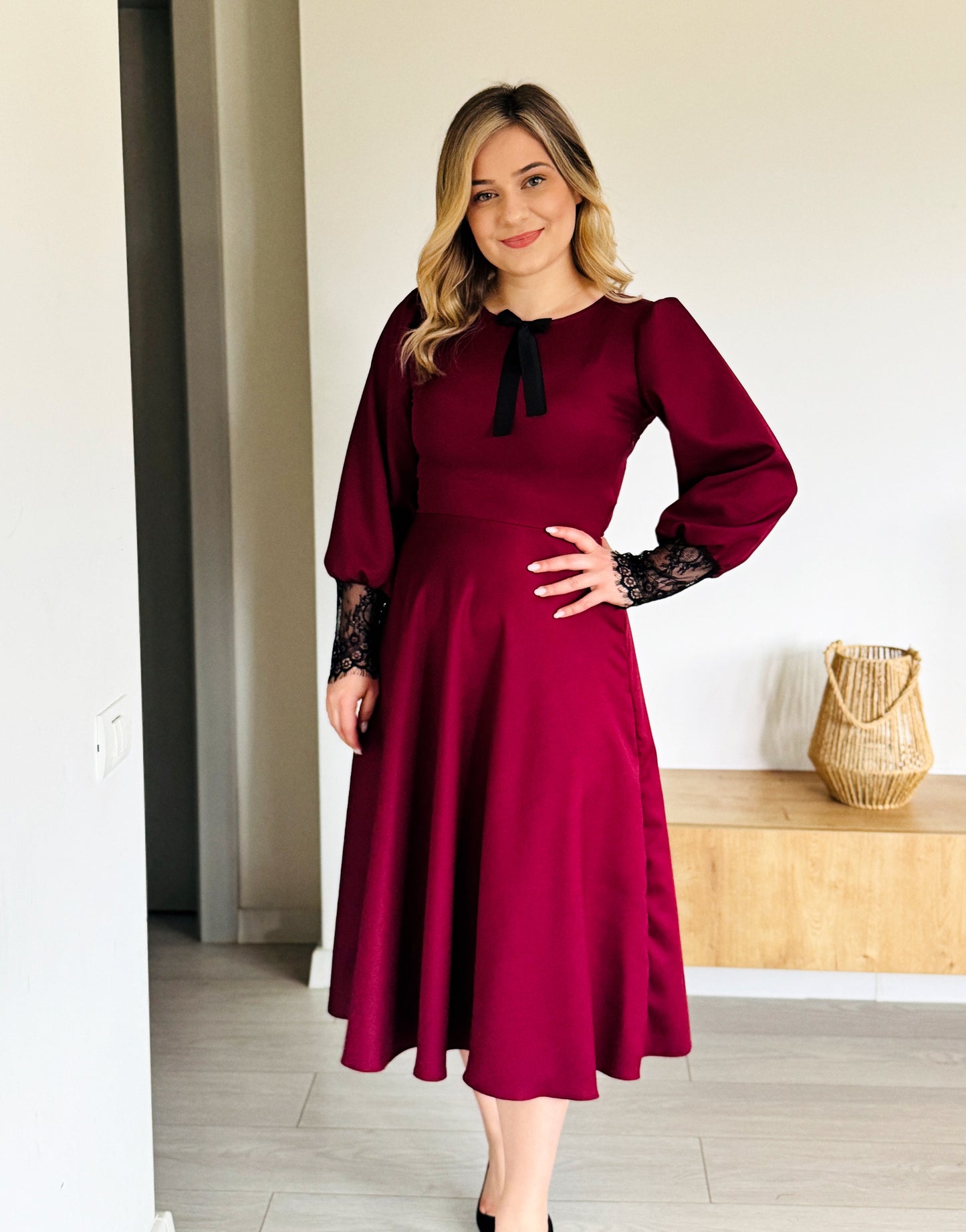 Rochie Midi din Stofă Barbi cu Fundiță și Manșete din Dantelă