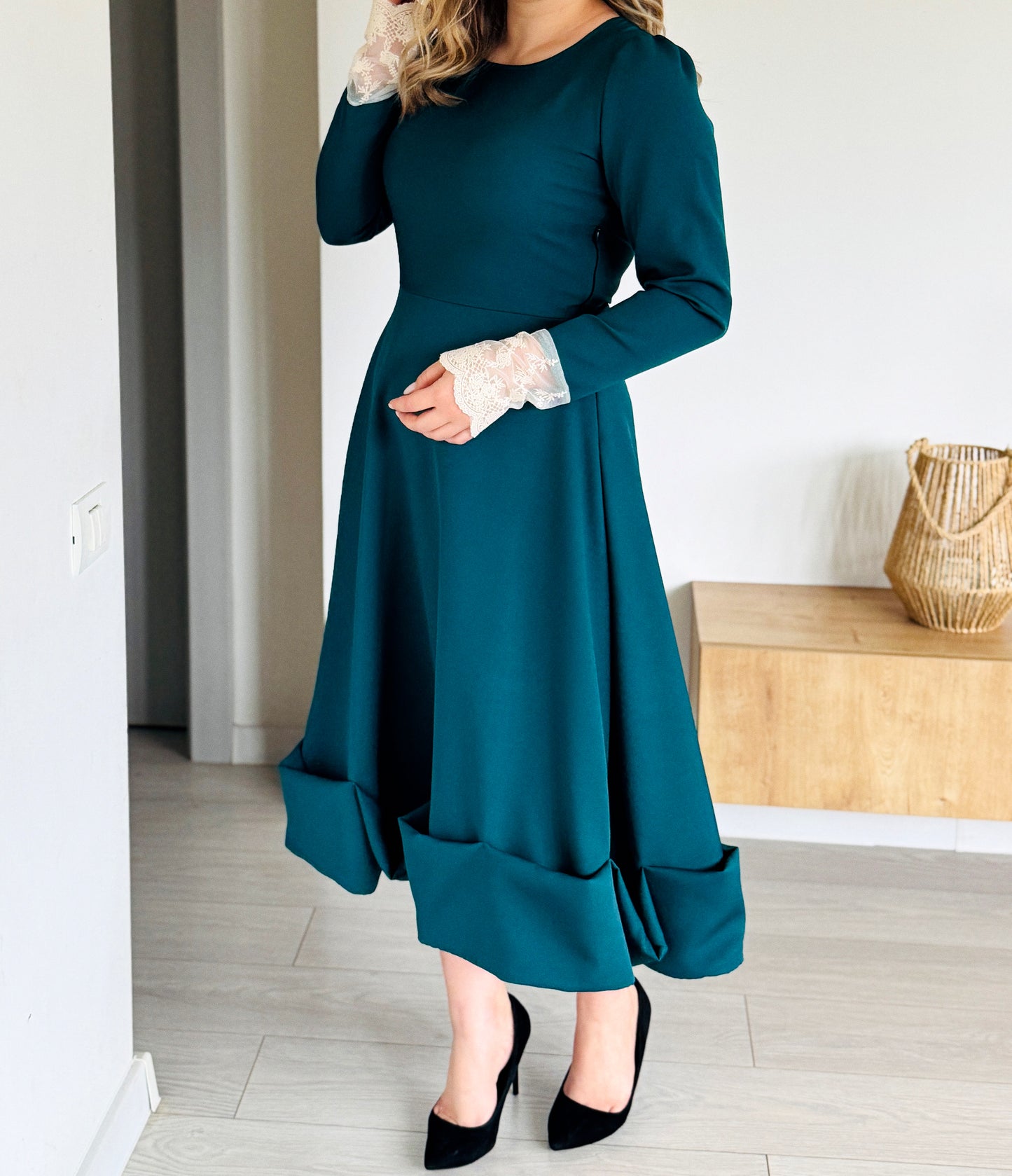 Rochie Midi Emerald cu Mâneci din Dantelă