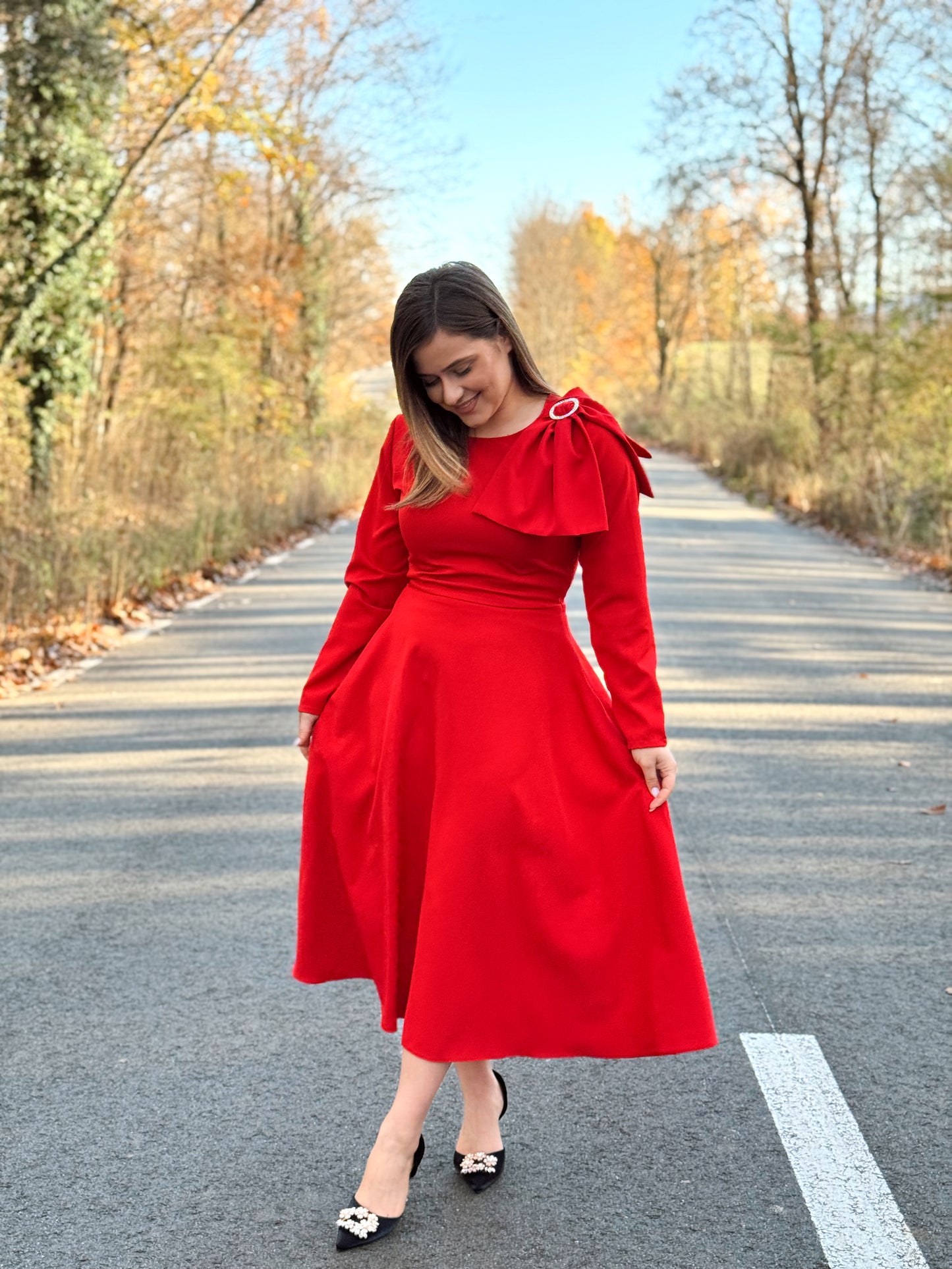 Rochie Midi Elegantă din Stofă Barbi cu Detaliu Tip Fundă