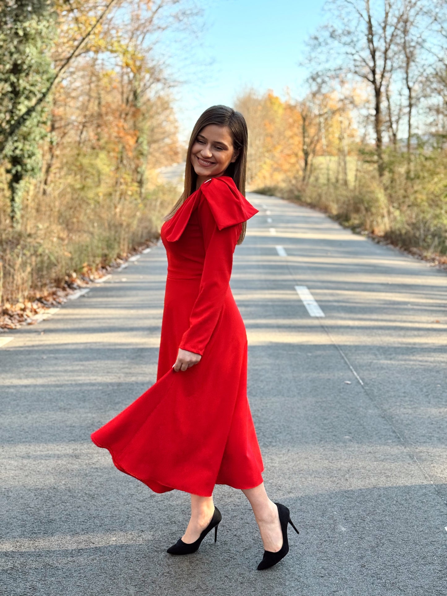 Rochie Midi Elegantă din Stofă Barbi cu Detaliu Tip Fundă