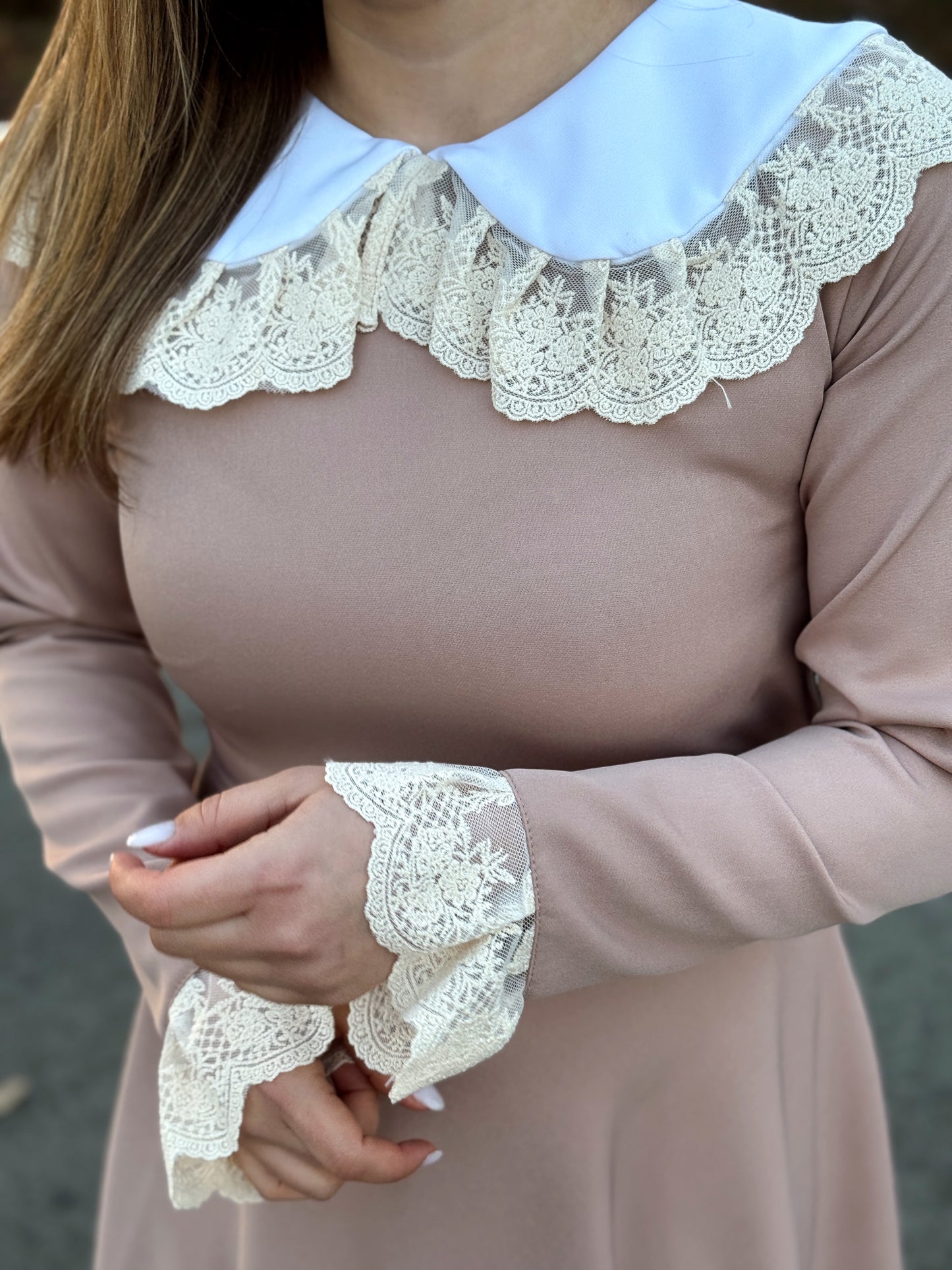 Rochie Midi din Stofă cu Guler și Manșete din Dantelă