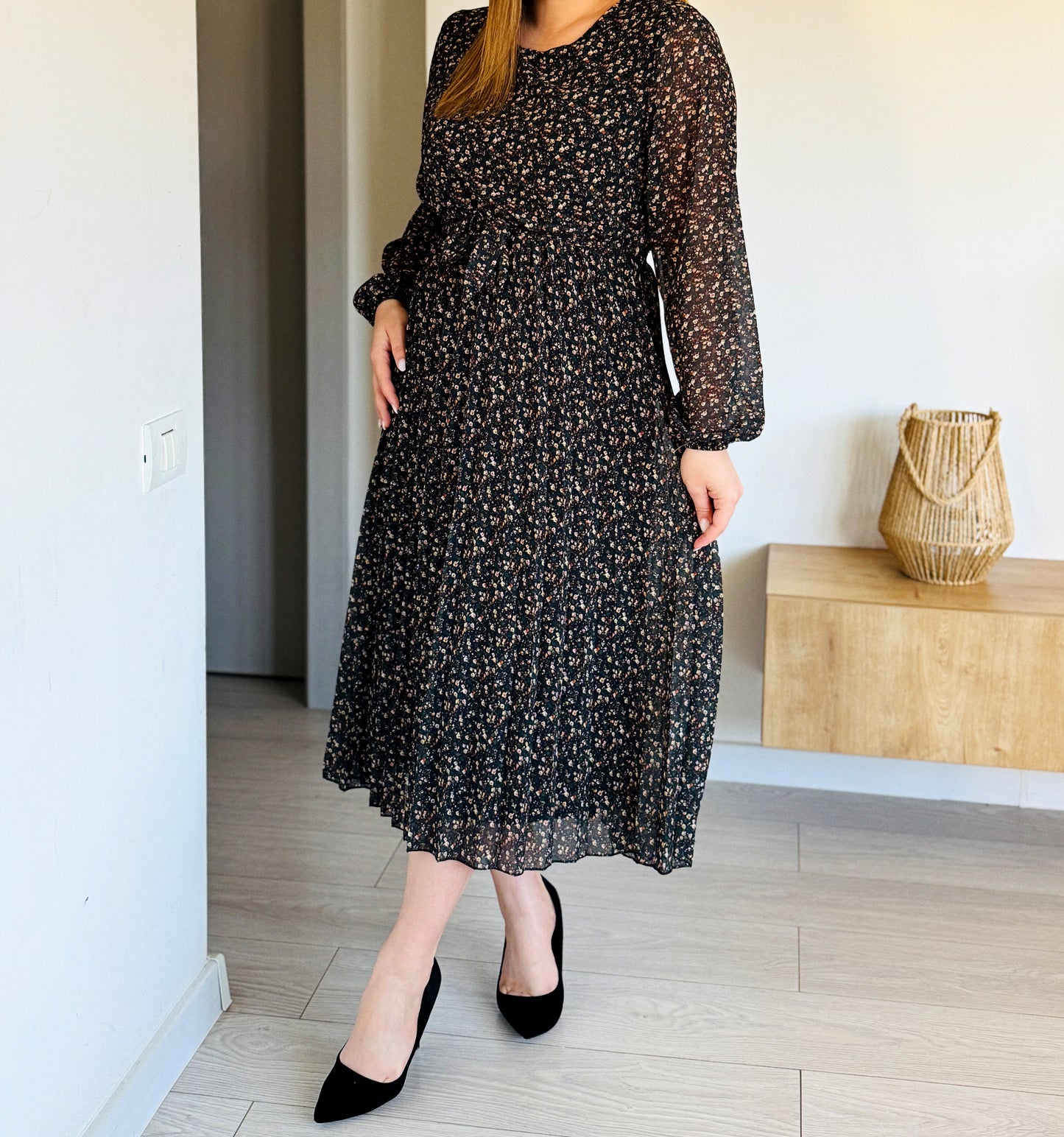 Rochie Midi cu Imprimeu Floral și Mâneci Lungi – Model Vaporos